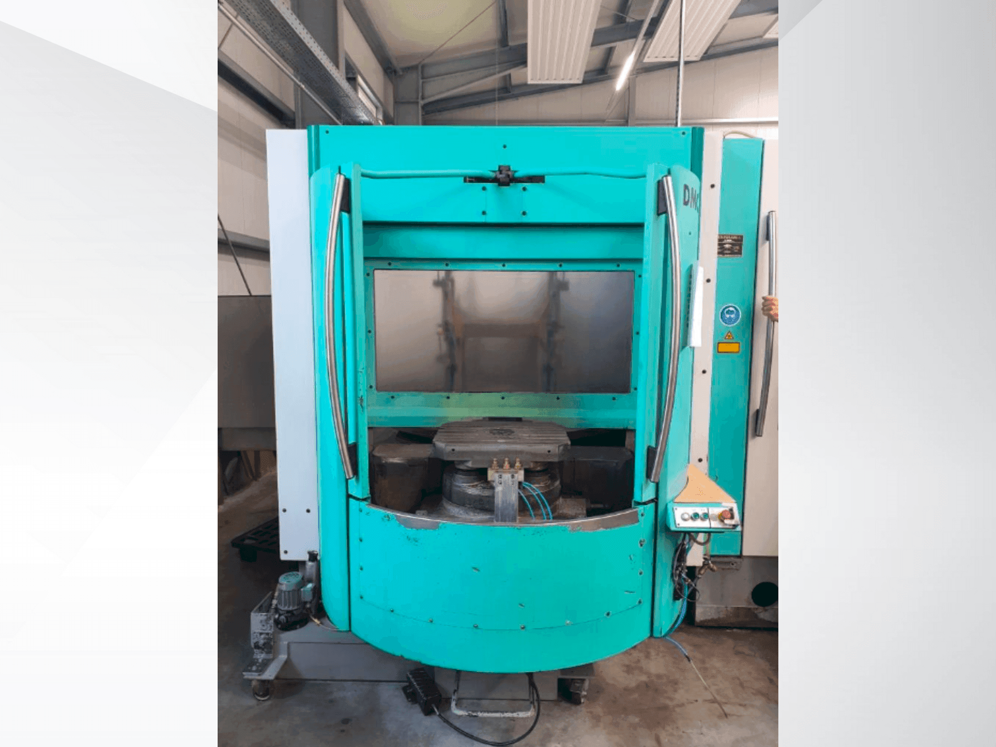 Makine DECKEL MAHO DMC 60H hi-dyn - Önden görünüm