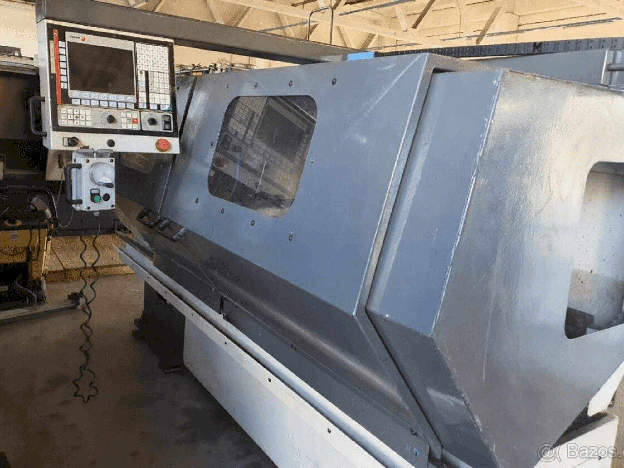 Makine Pinacho Taurus 260 (2000) - Önden görünüm