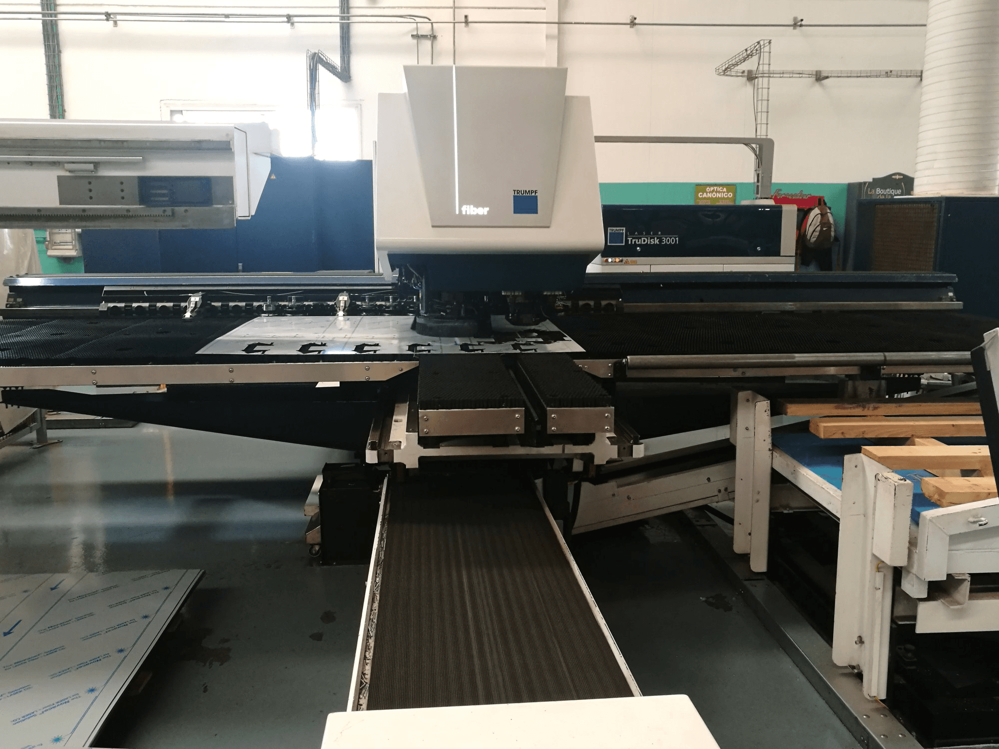 Makine Trumpf - Önden görünüm TruMatic 3000 fiber (K04)