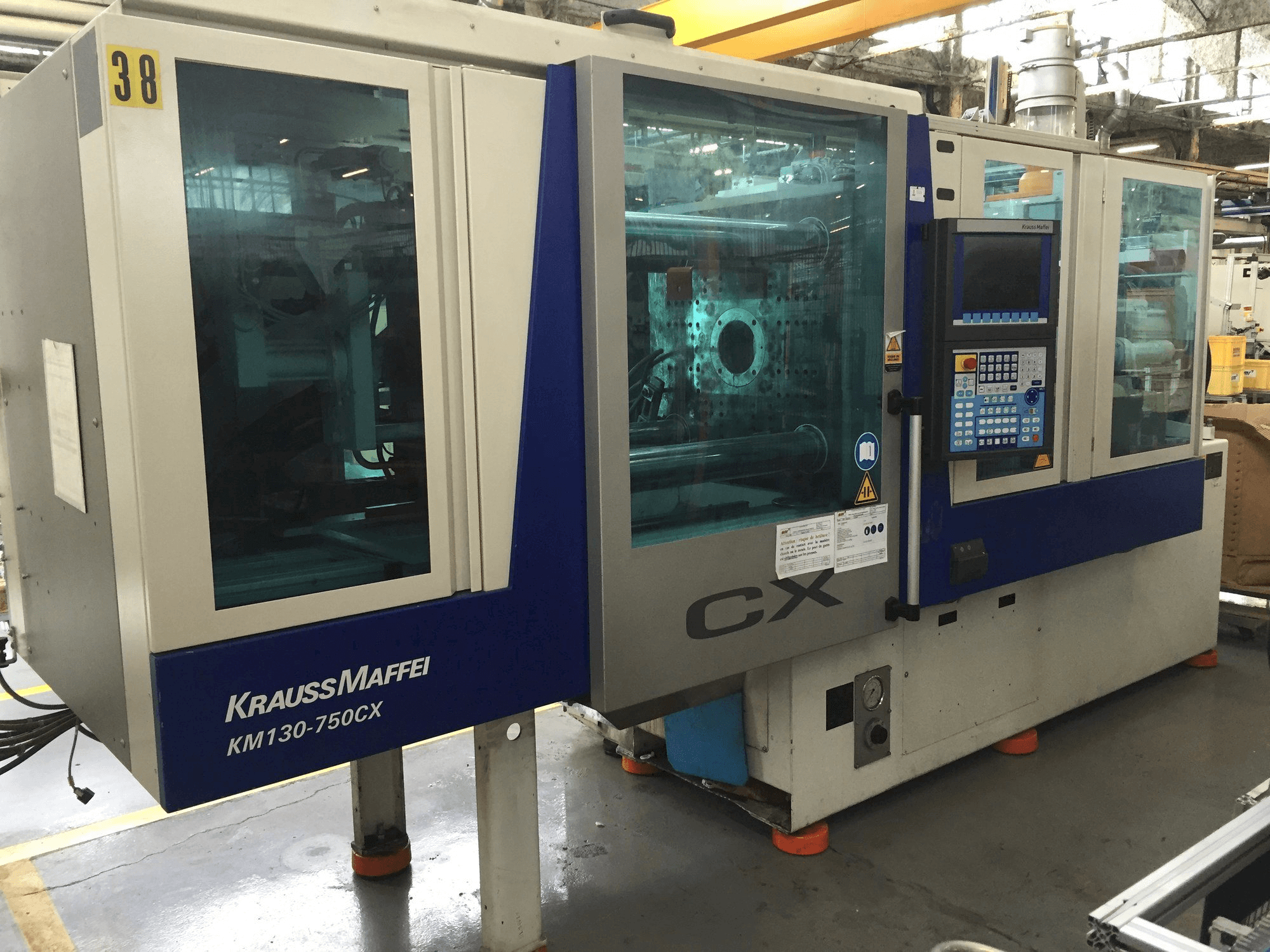 Makine Krauss Maffei 130-750 CX - Önden görünüm