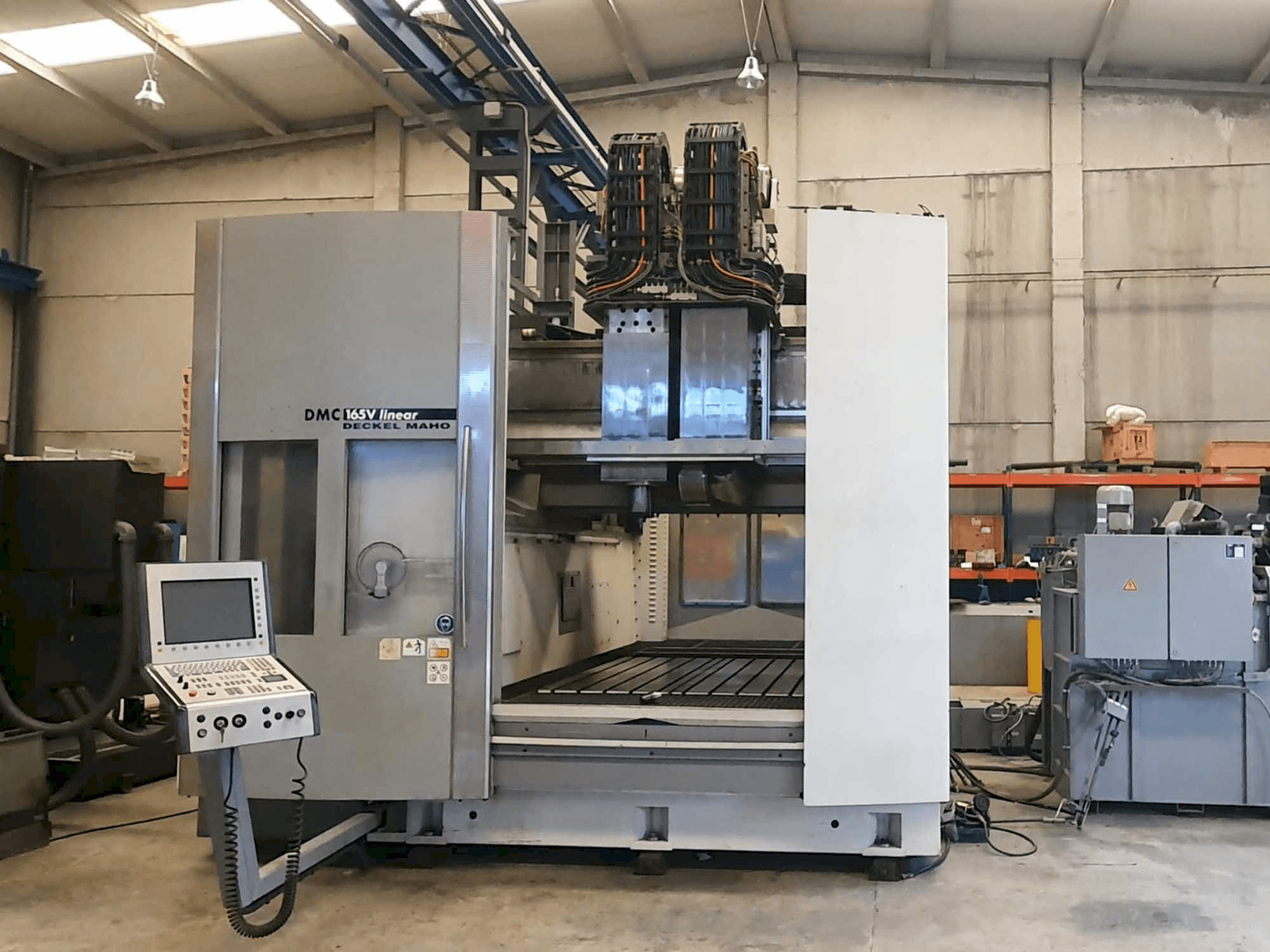 Makine DECKEL MAHO DMC 165V Linear - Önden görünüm