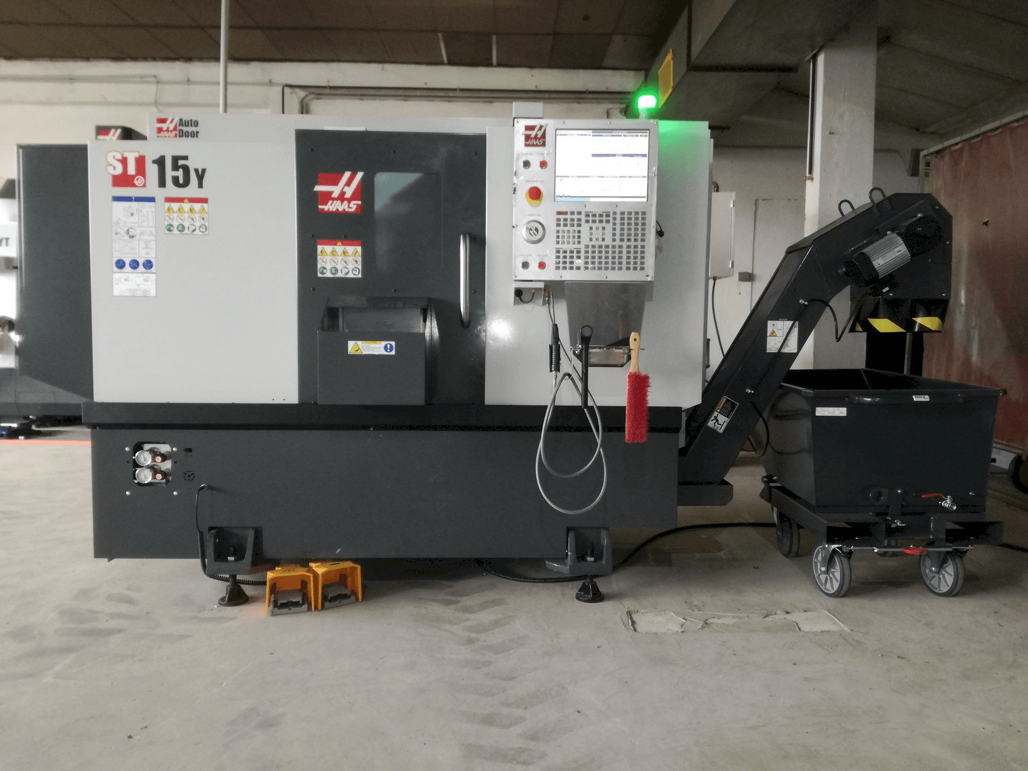 Makine HAAS ST 15y - Önden görünüm