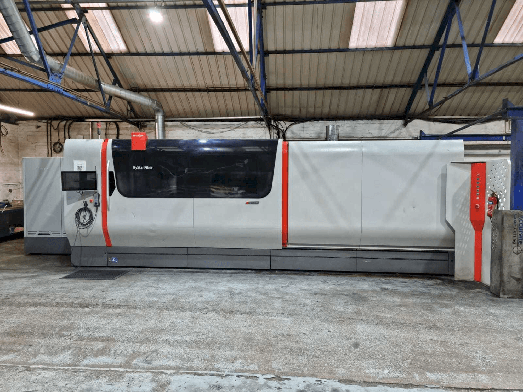Makine Bystronic Bystar Fiber 4020 10KW - Önden görünüm