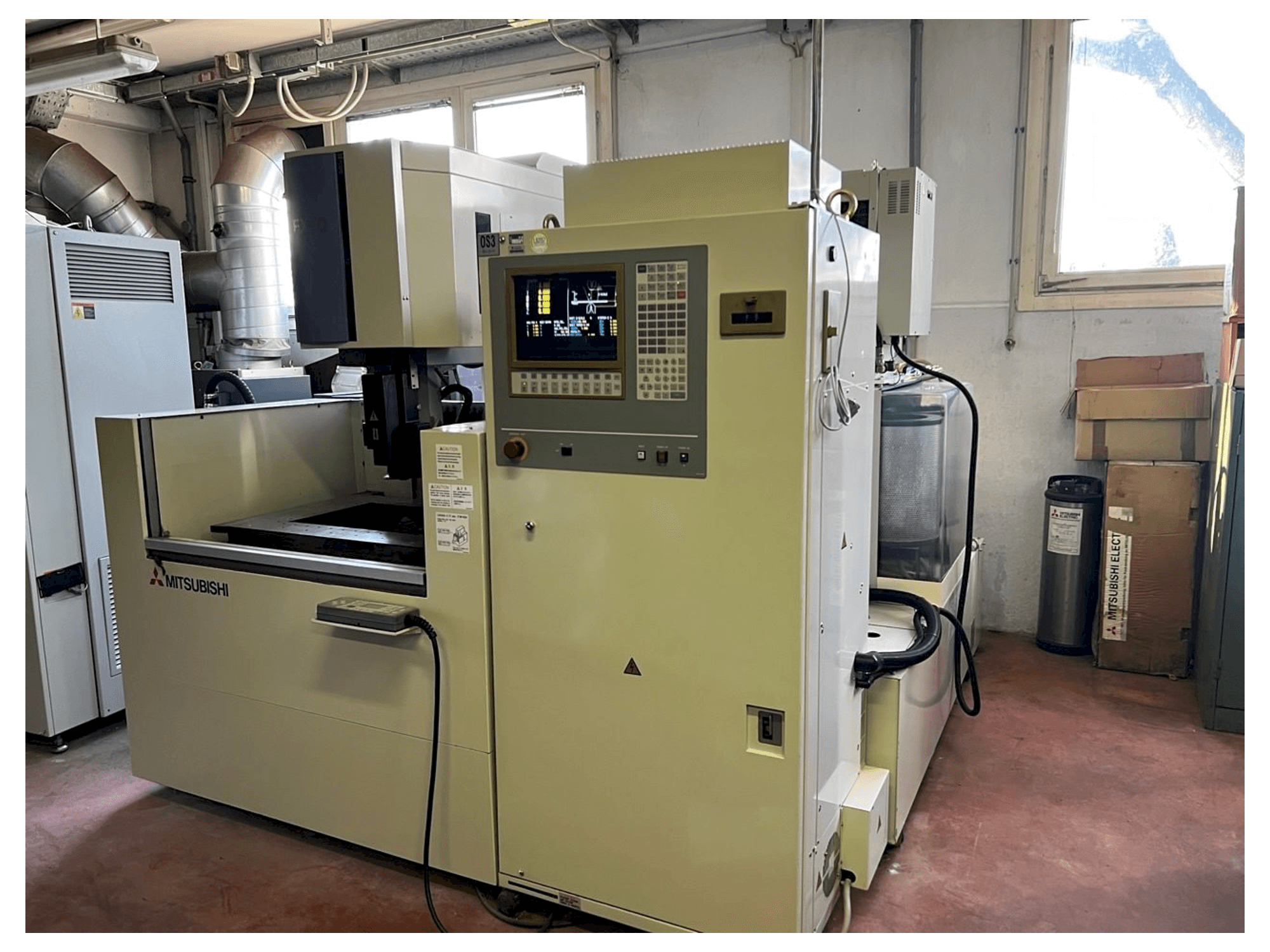 Makine Mitsubishi fx 20 - Önden görünüm
