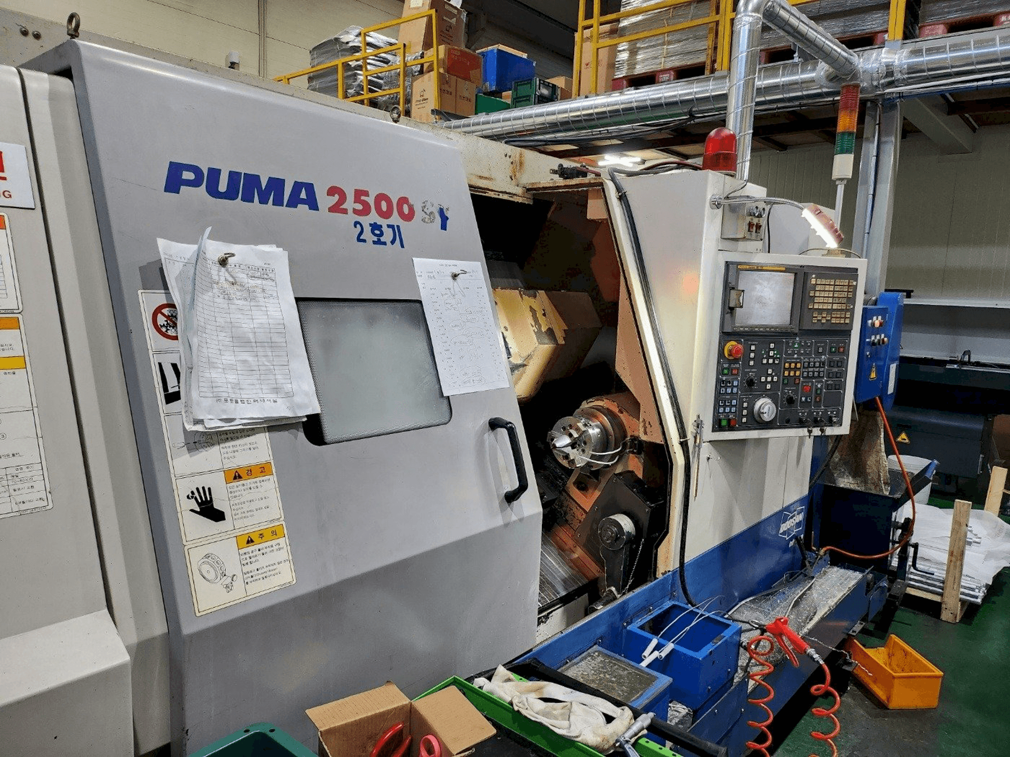 Makine DOOSAN PUMA 2500SY - Önden görünüm