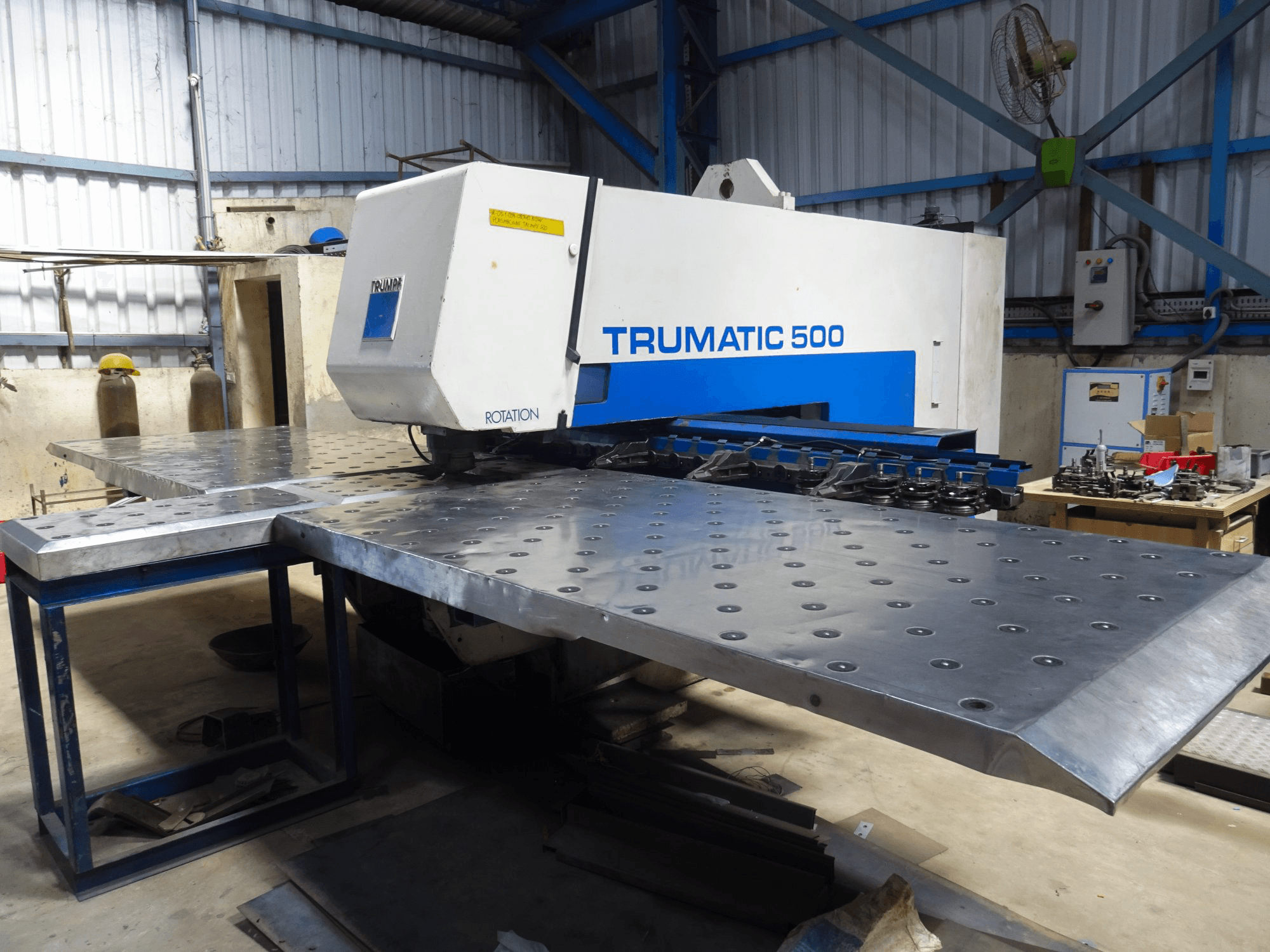 Makine Trumpf - Sağdan görünüm Trumatic 500