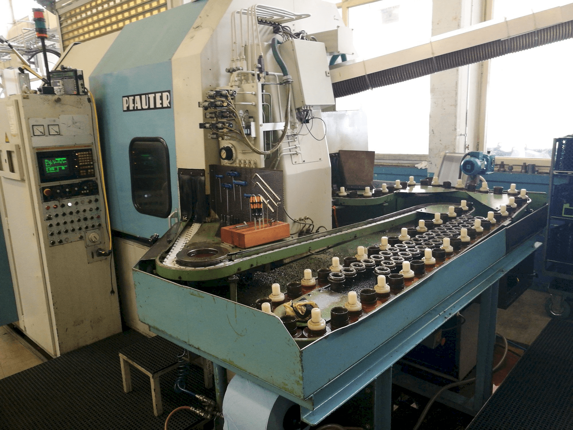 Makine Pfauter PA 320 NC - Önden görünüm