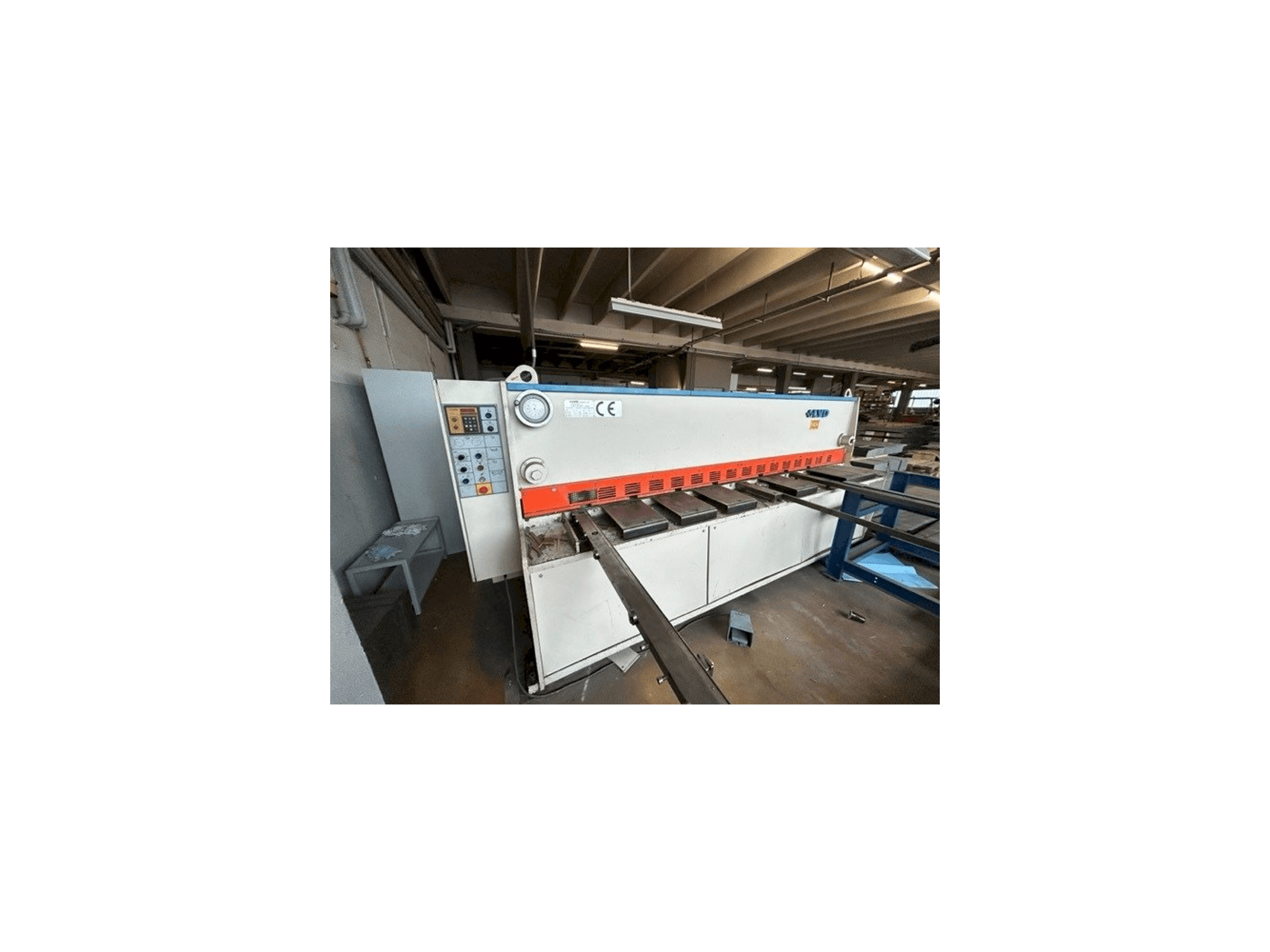 Makine LVD HST-C 31/6 - Önden görünüm