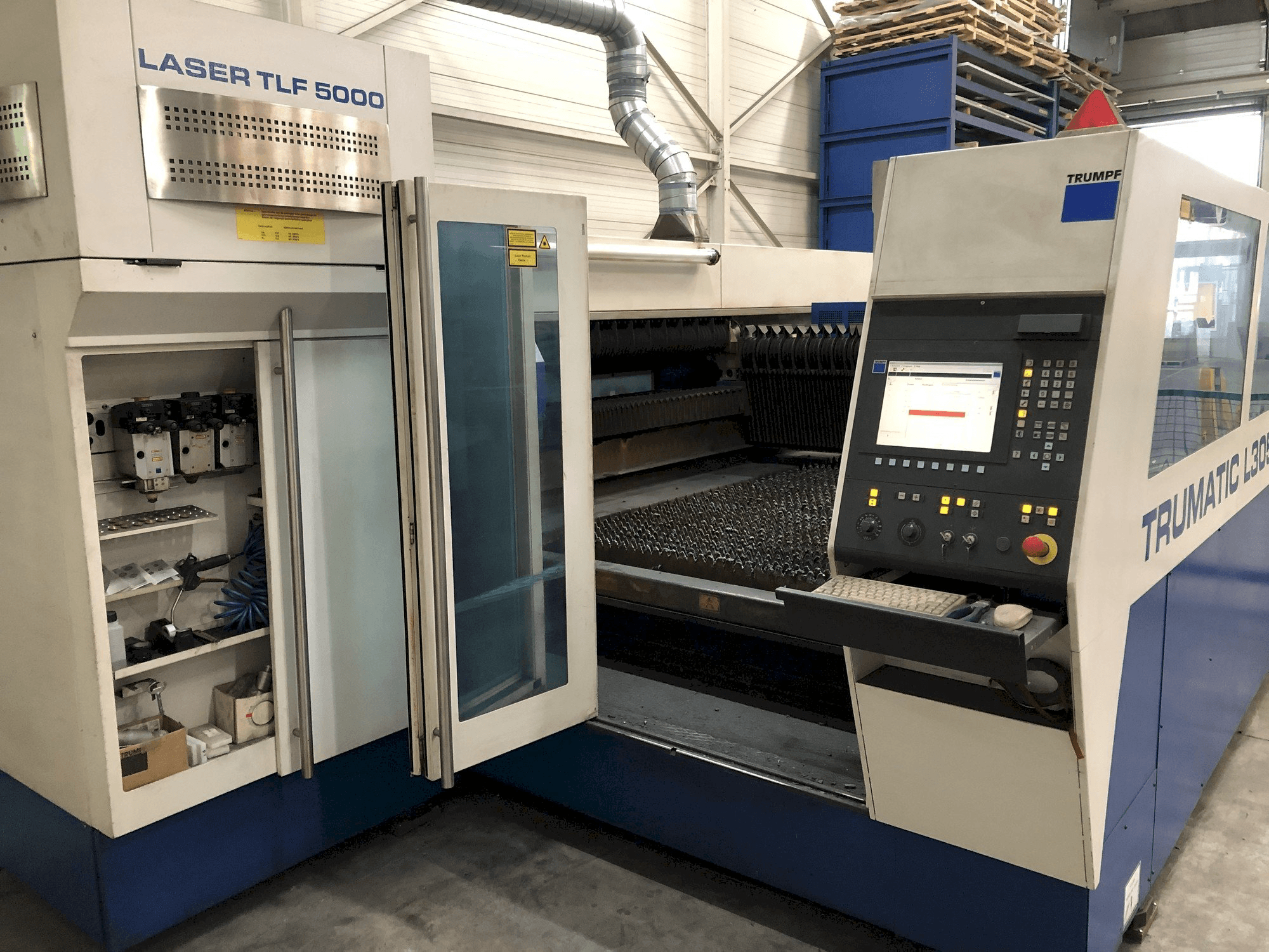 Makine Trumpf Trumatic L3050 - Önden görünüm