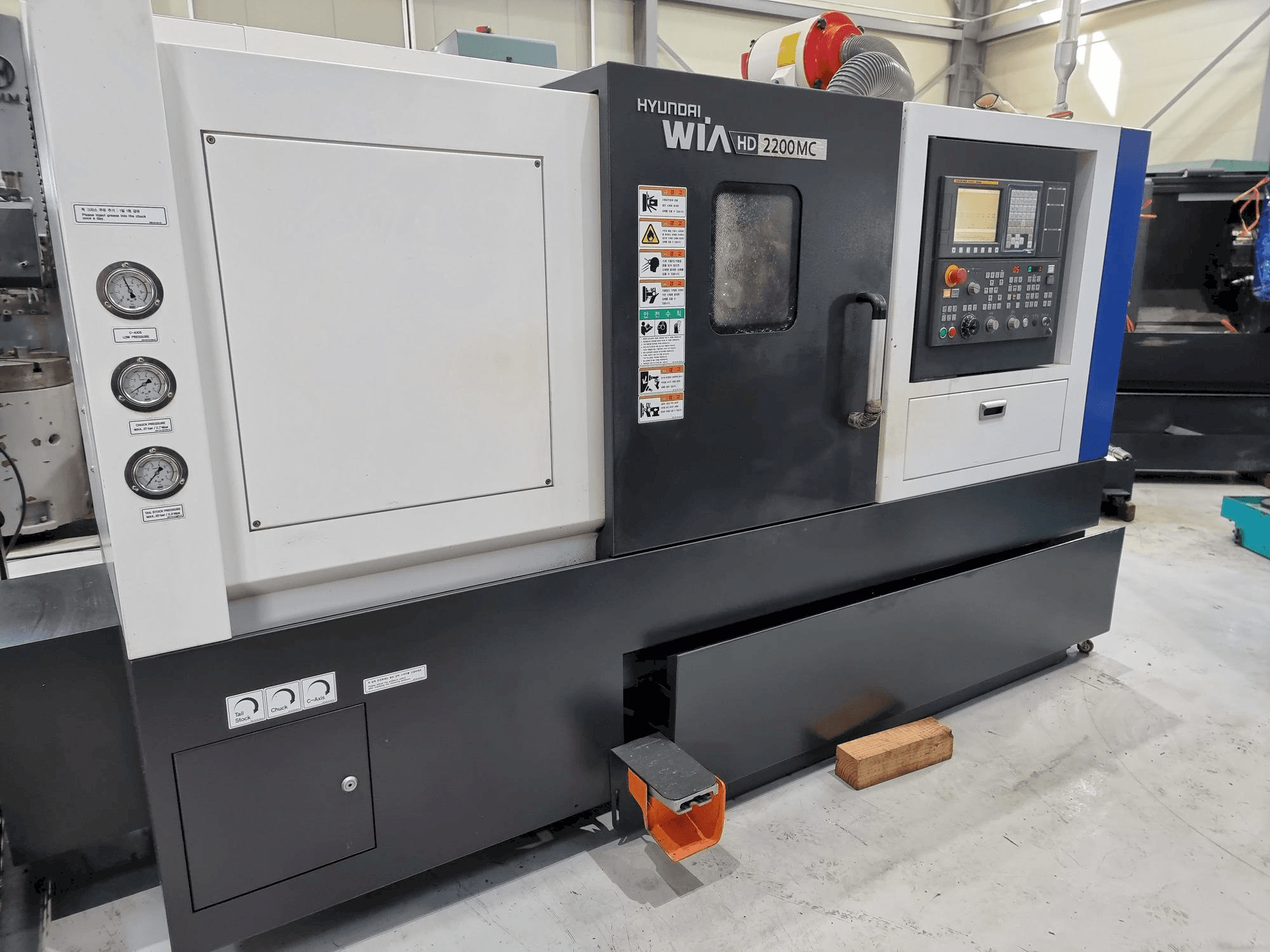 Makine Hyundai Wia HD 2200 MC - Önden görünüm