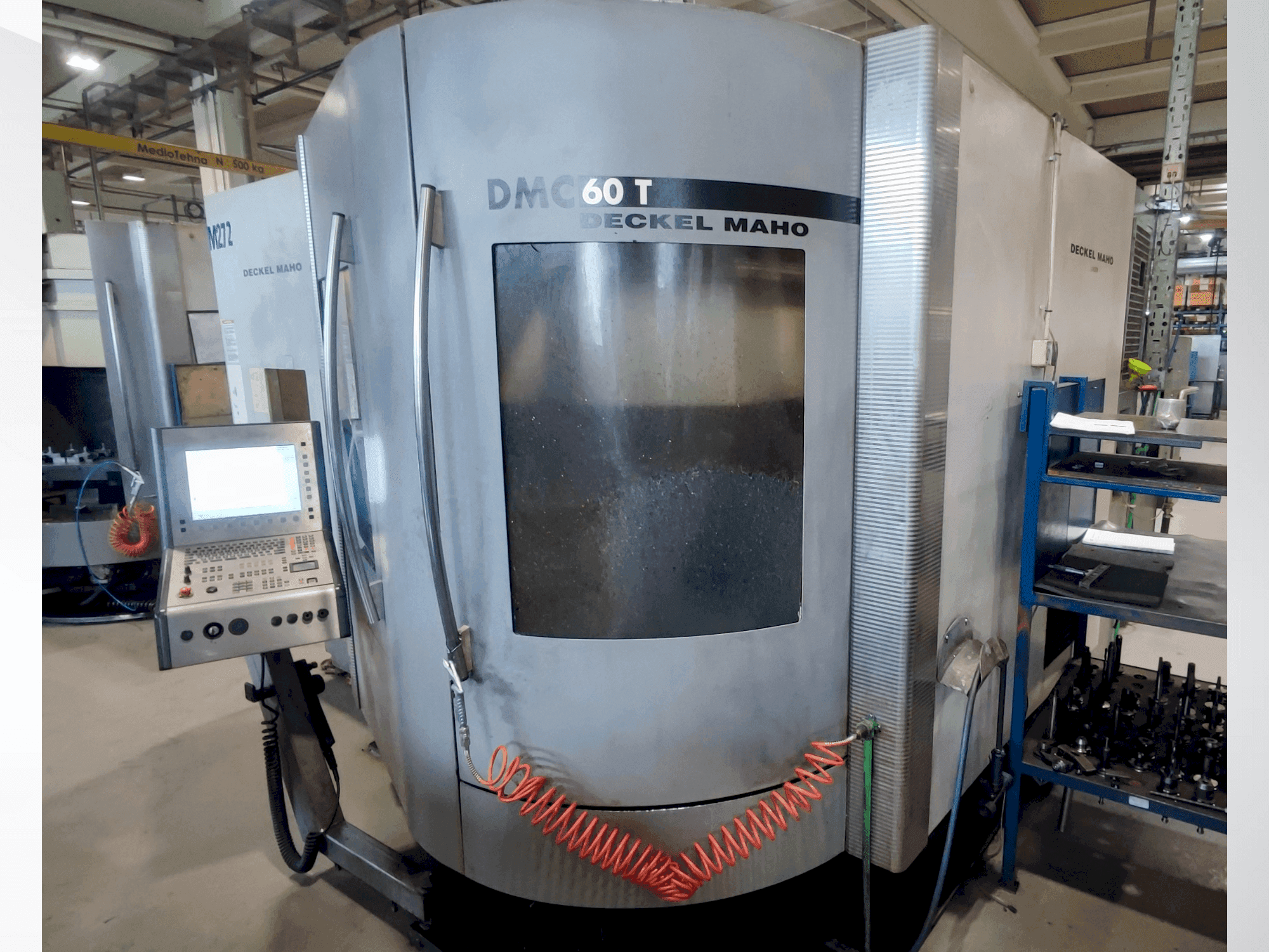 Makine DECKEL MAHO DMC 60T - Önden görünüm