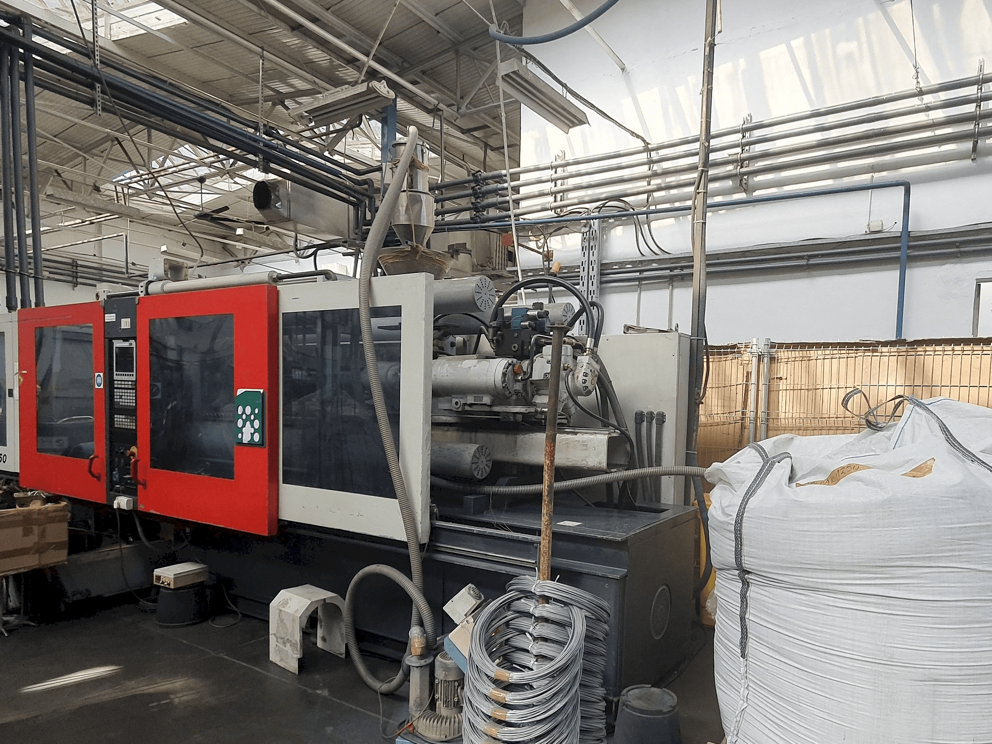 Makine FERROMATIK MILACRON MAXIMA MV 350 - Önden görünüm