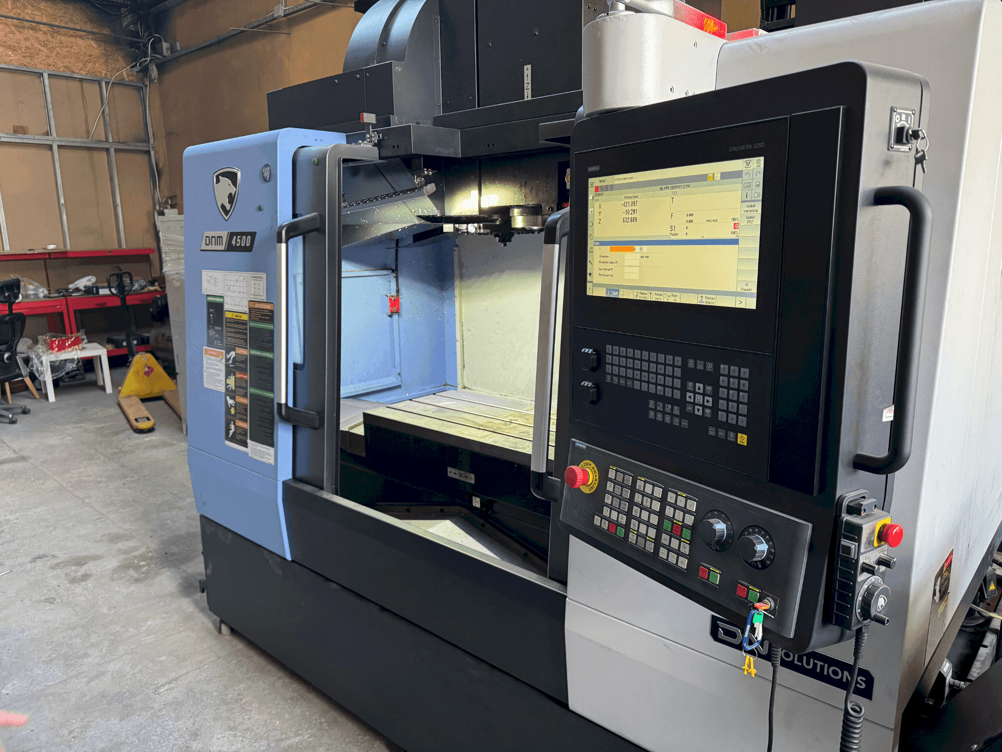 Makine DN SOLUTIONS DNM 4500 - Önden görünüm