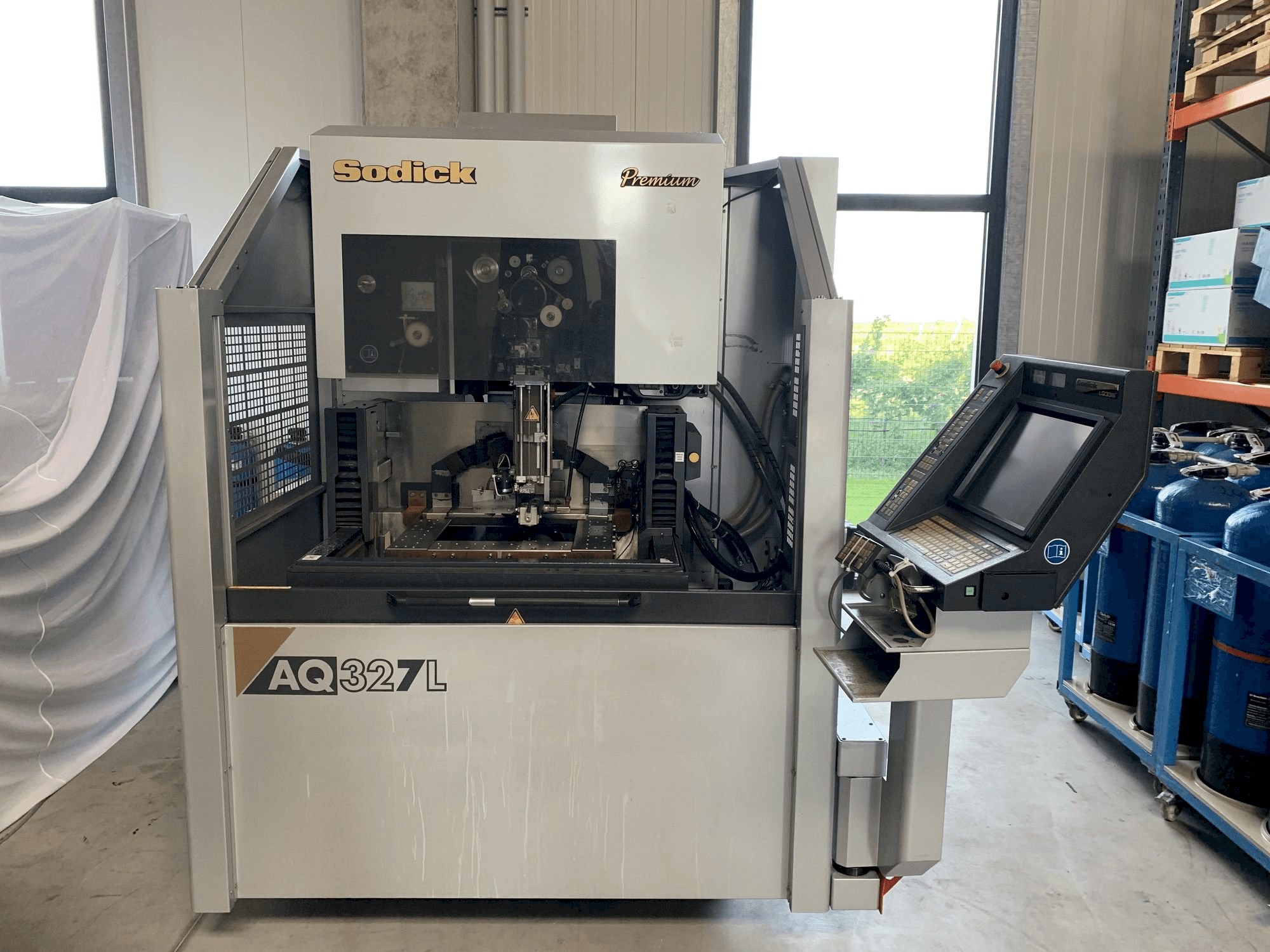 Makine Sodick AQ327L - Önden görünüm