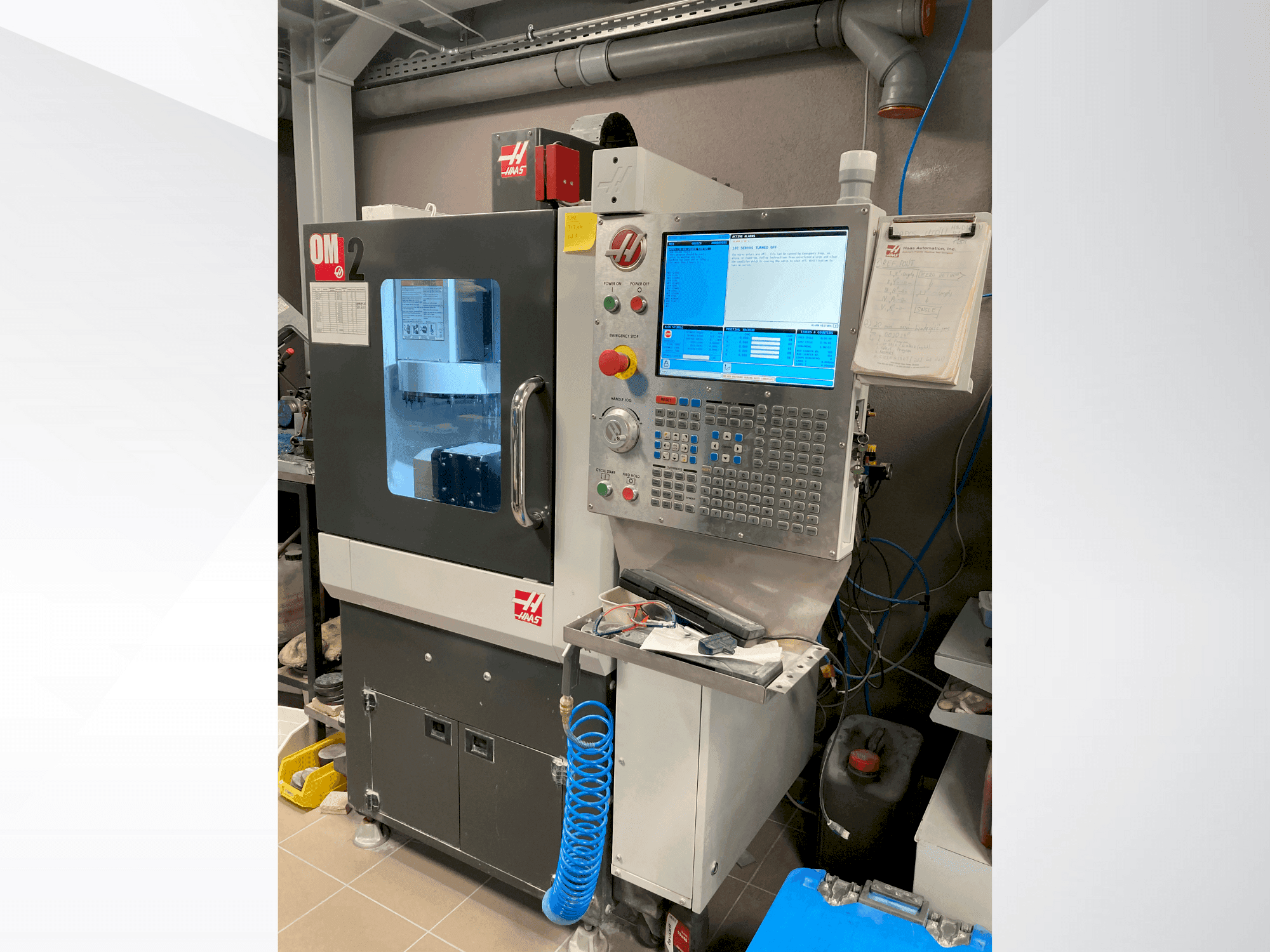 Makine HAAS OM-2A - Önden görünüm