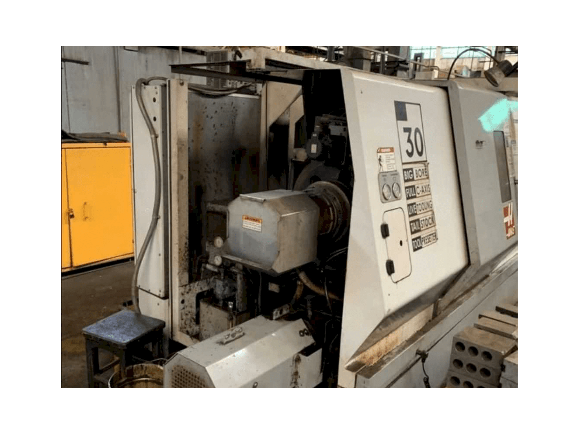 Makine HAAS SL-30BTHE - Önden görünüm