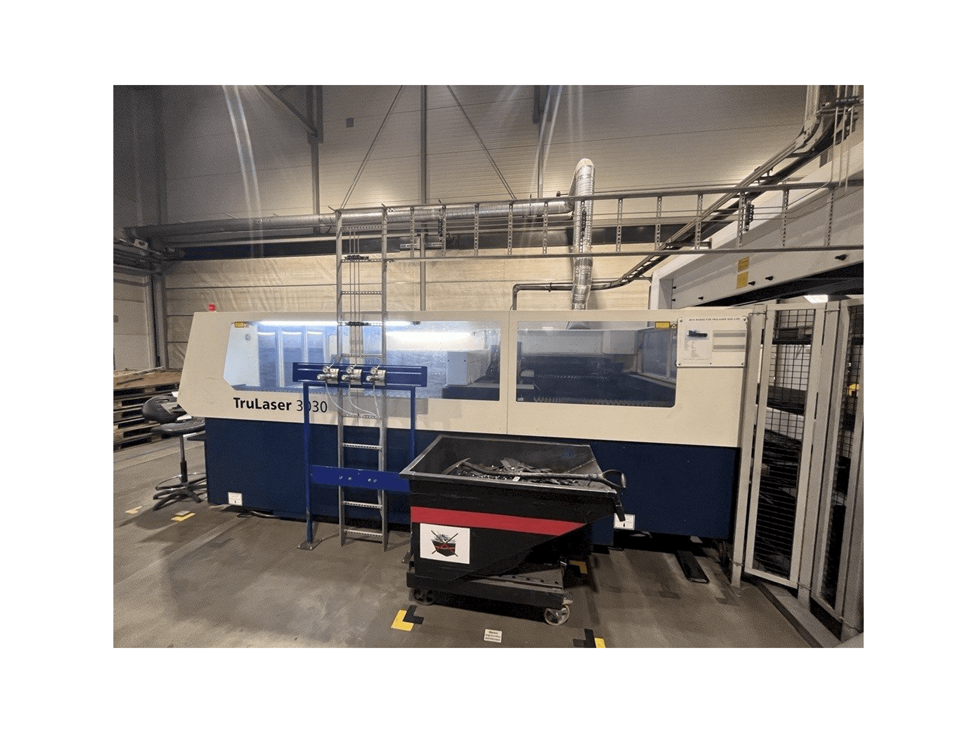 Makine TRUMPF TruLaser 3030 L30 - Önden görünüm