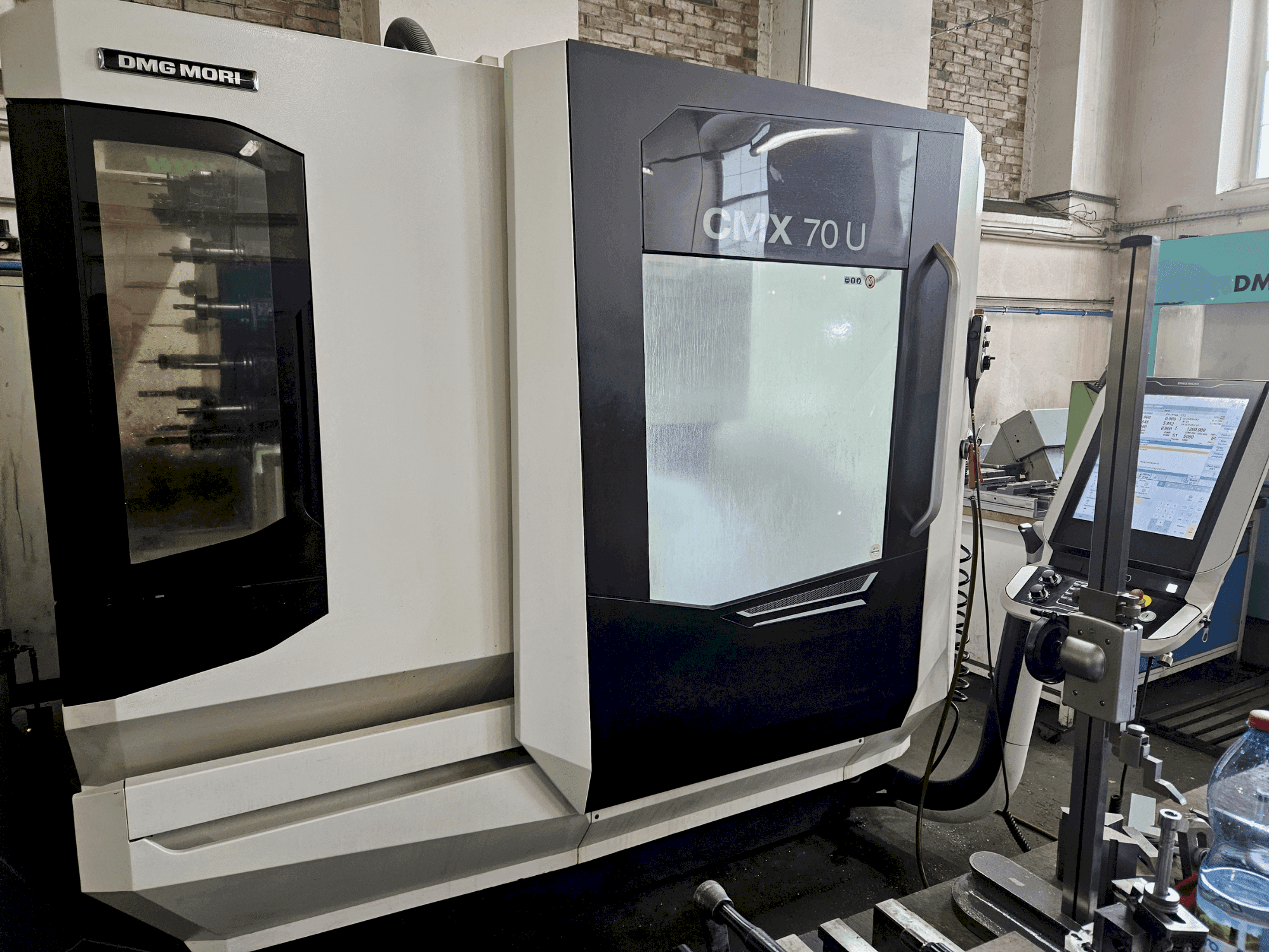 Makine DMG MORI CMX 70U - Önden görünüm