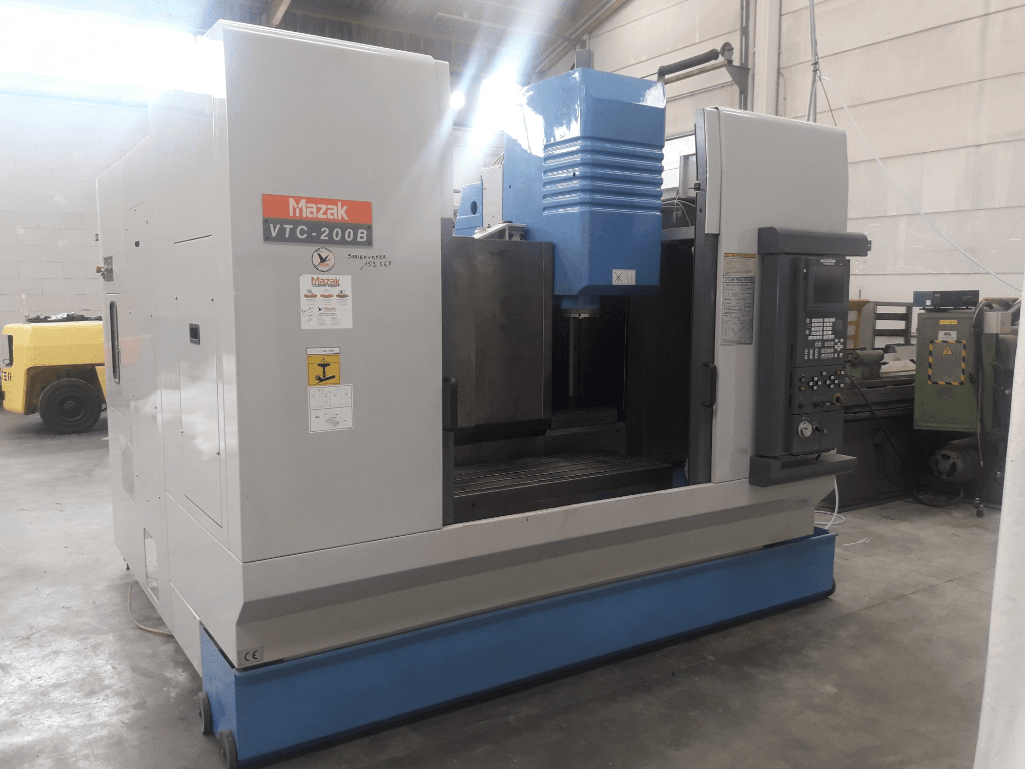 Makine Mazak - Önden görünüm VTC-200B