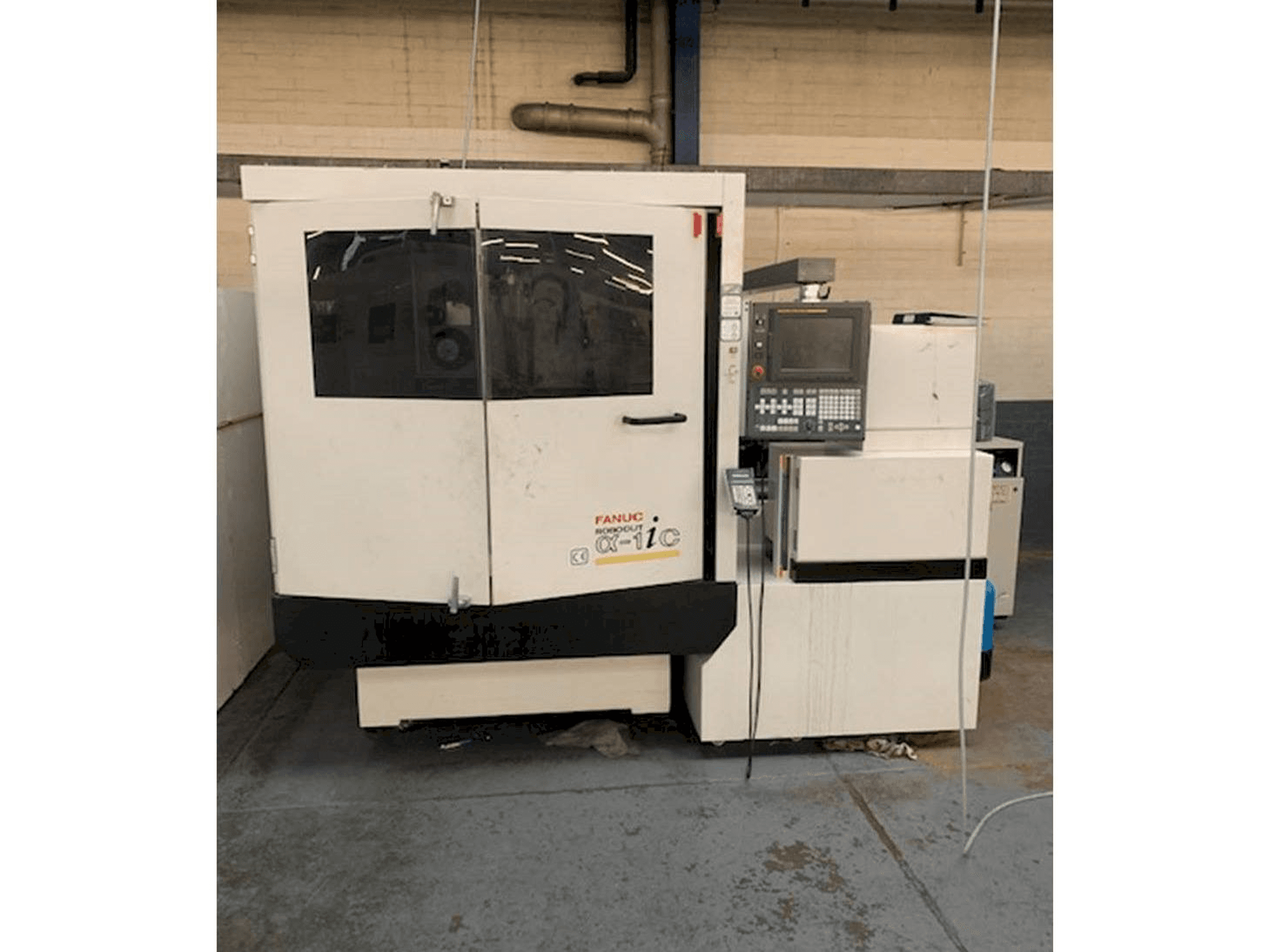 Makine FANUC ROBOCUT Alpha -1iC S Axis - Önden görünüm