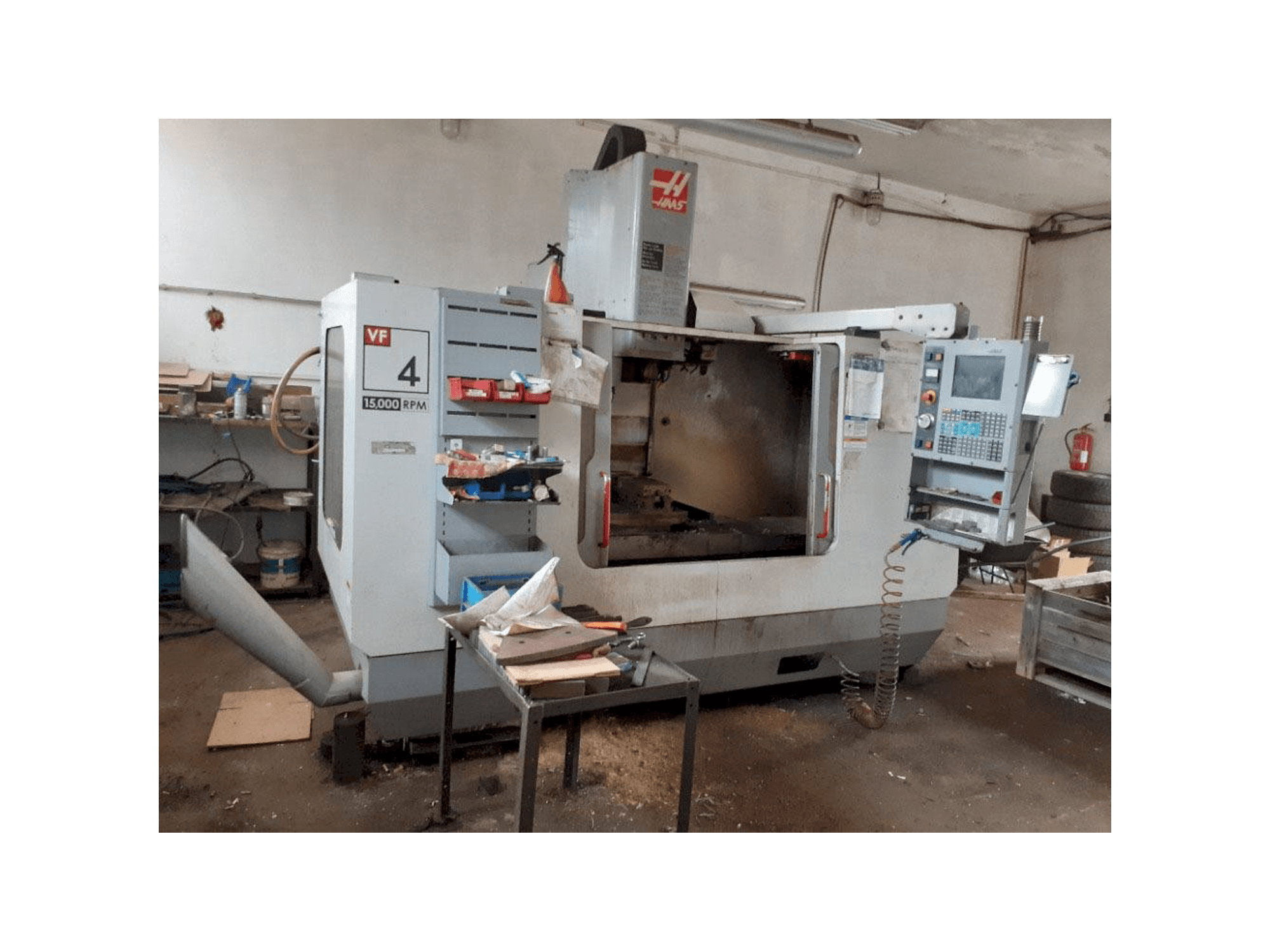 Makine HAAS VF-4 DHE - Önden görünüm