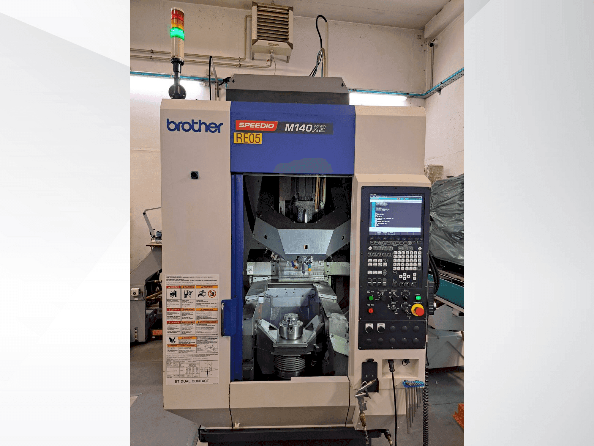 Makine Brother SPEEDIO M140X2 - Önden görünüm