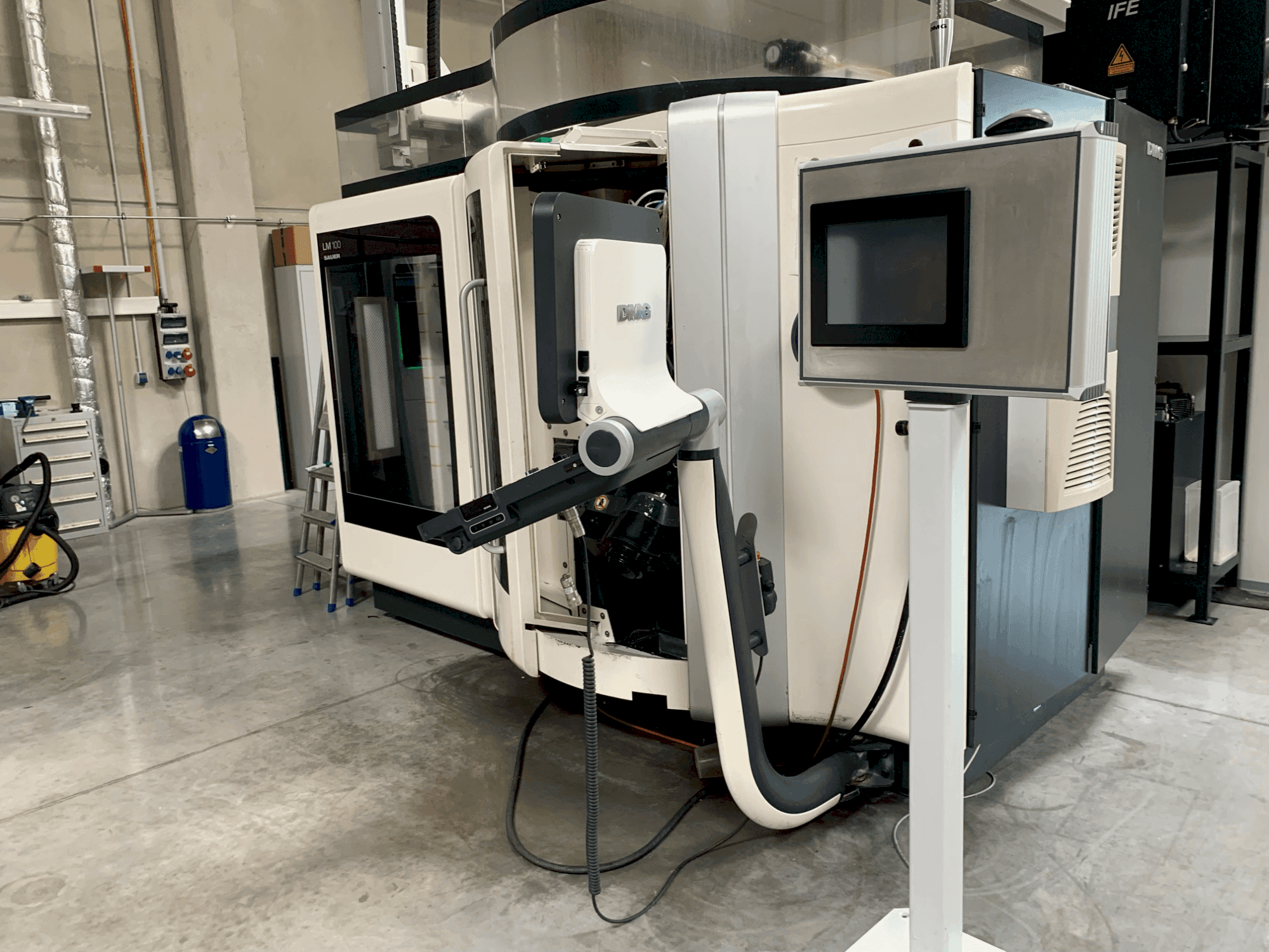 Makine DMG Ultra Sonic 20 linear - Önden görünüm