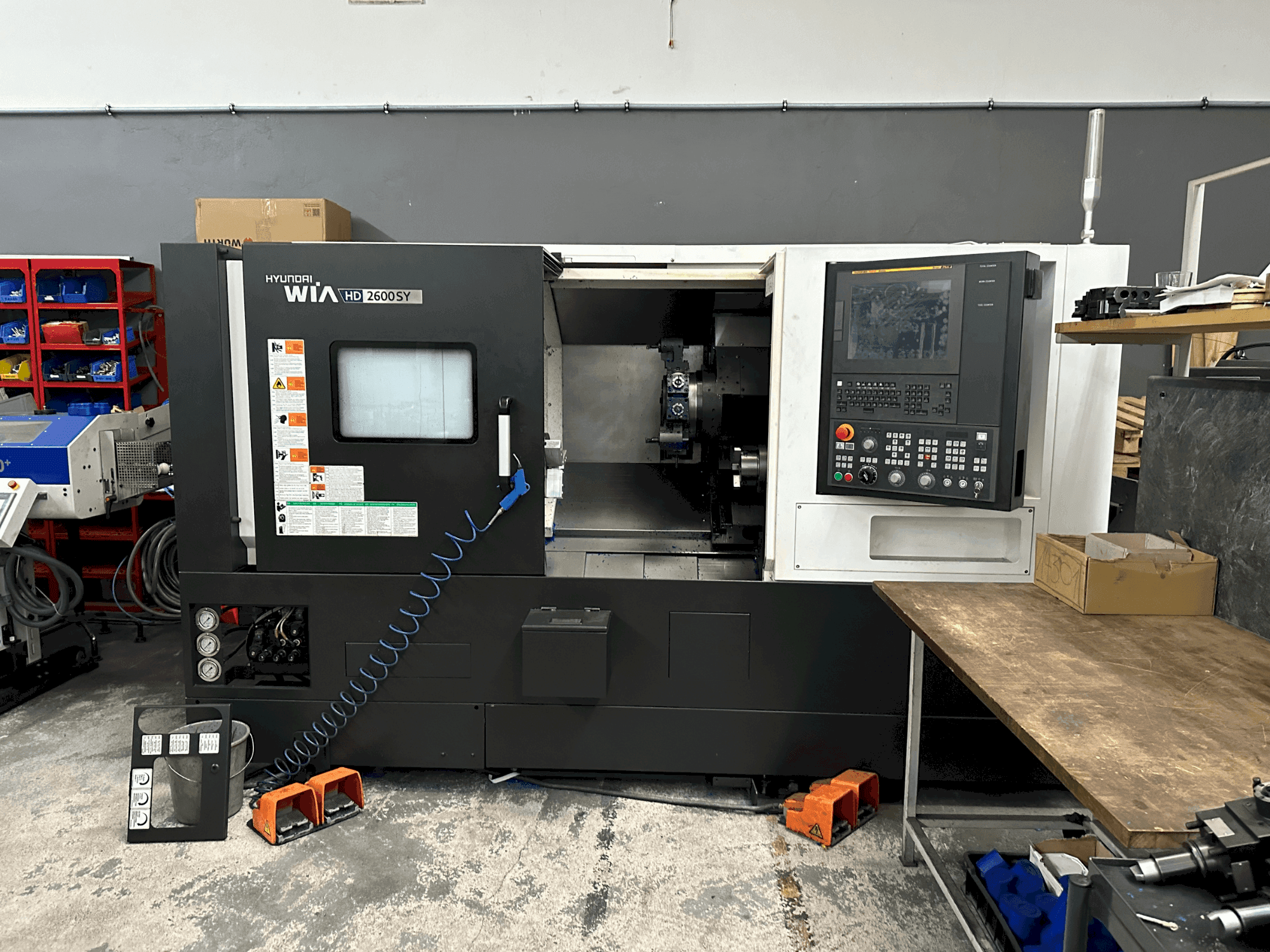 Makine Hyundai Wia HD 2600SY - Önden görünüm