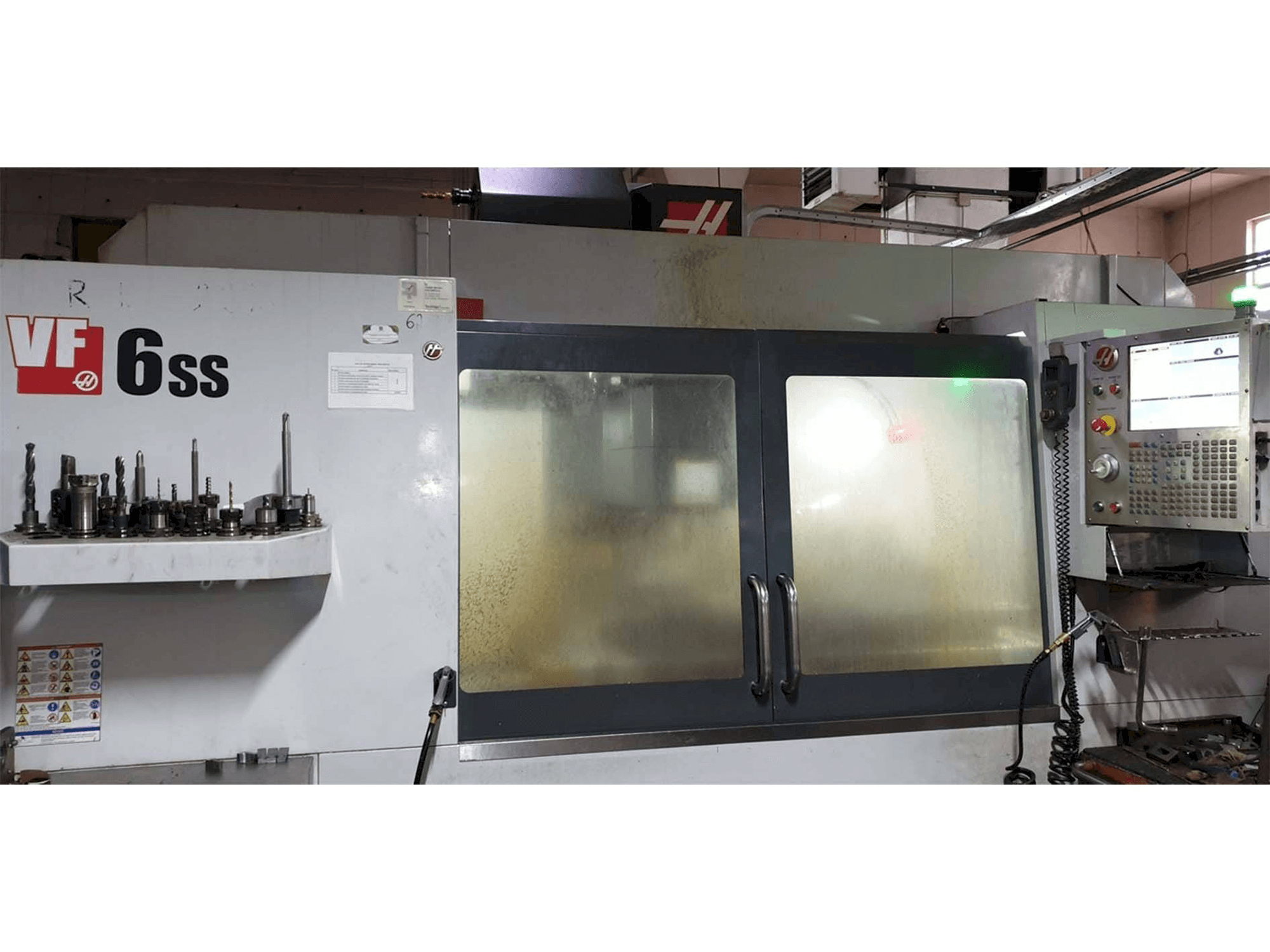 Makine HAAS VF-6SS - Önden görünüm