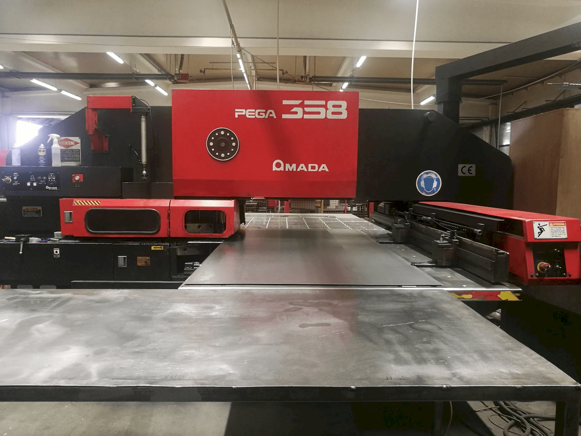 Makine AMADA PEGA 358 - Önden görünüm