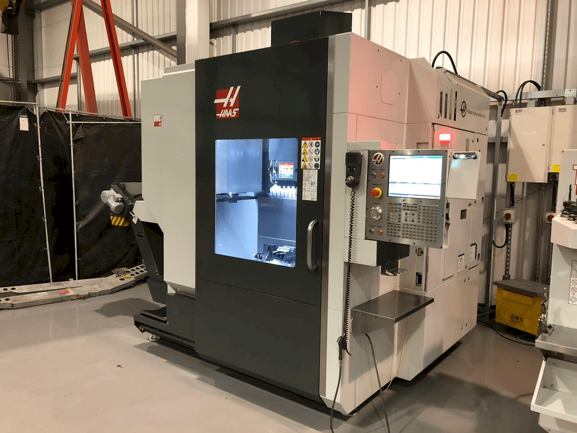 Makine HAAS UMC - 750 - Önden görünüm