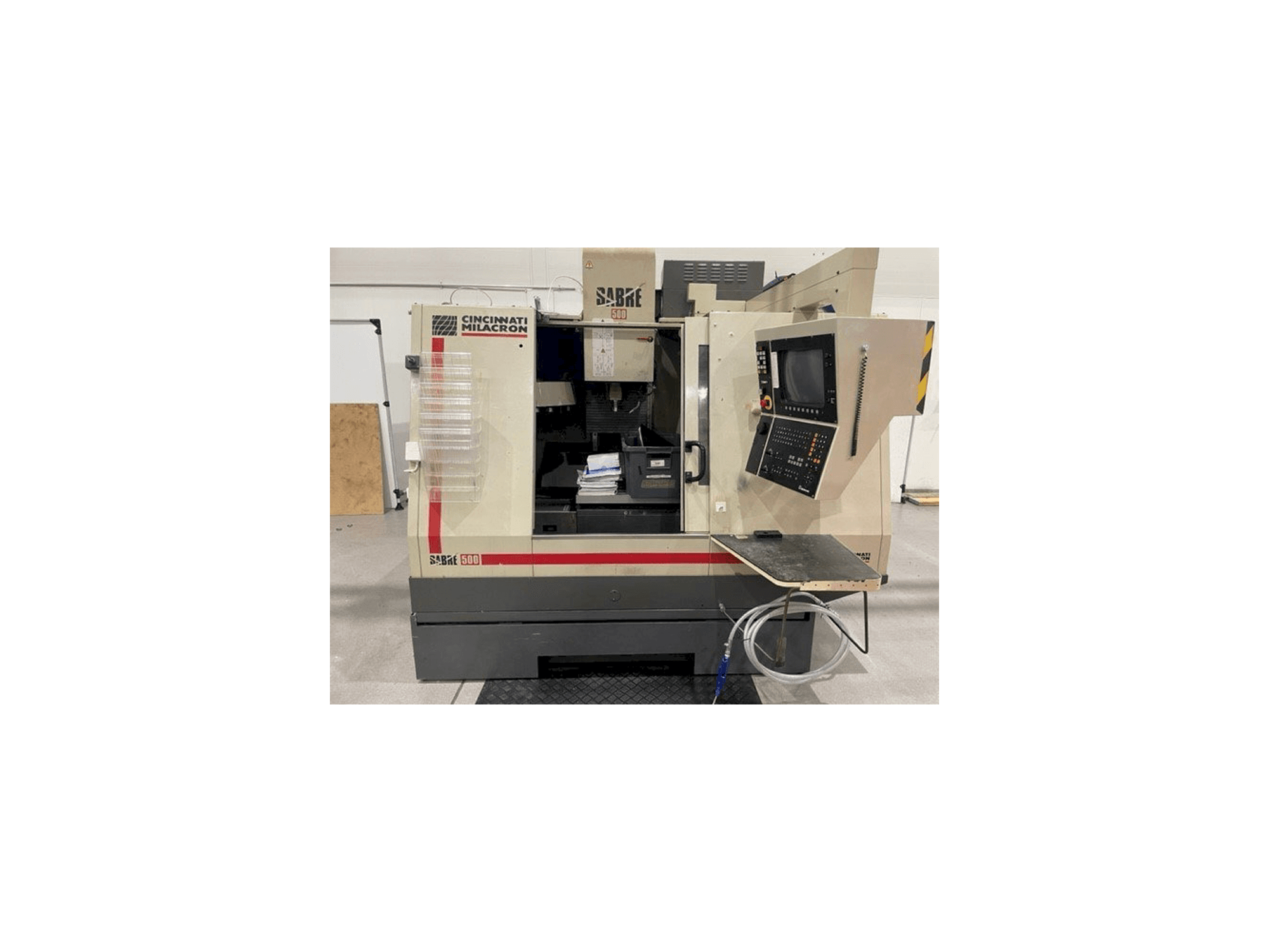 Makine Cincinnati Milacron Sabre 500 - Önden görünüm