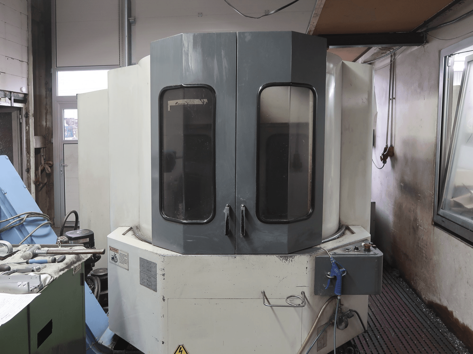 Makine 1 Mazak - Önden görünüm HTC-400
