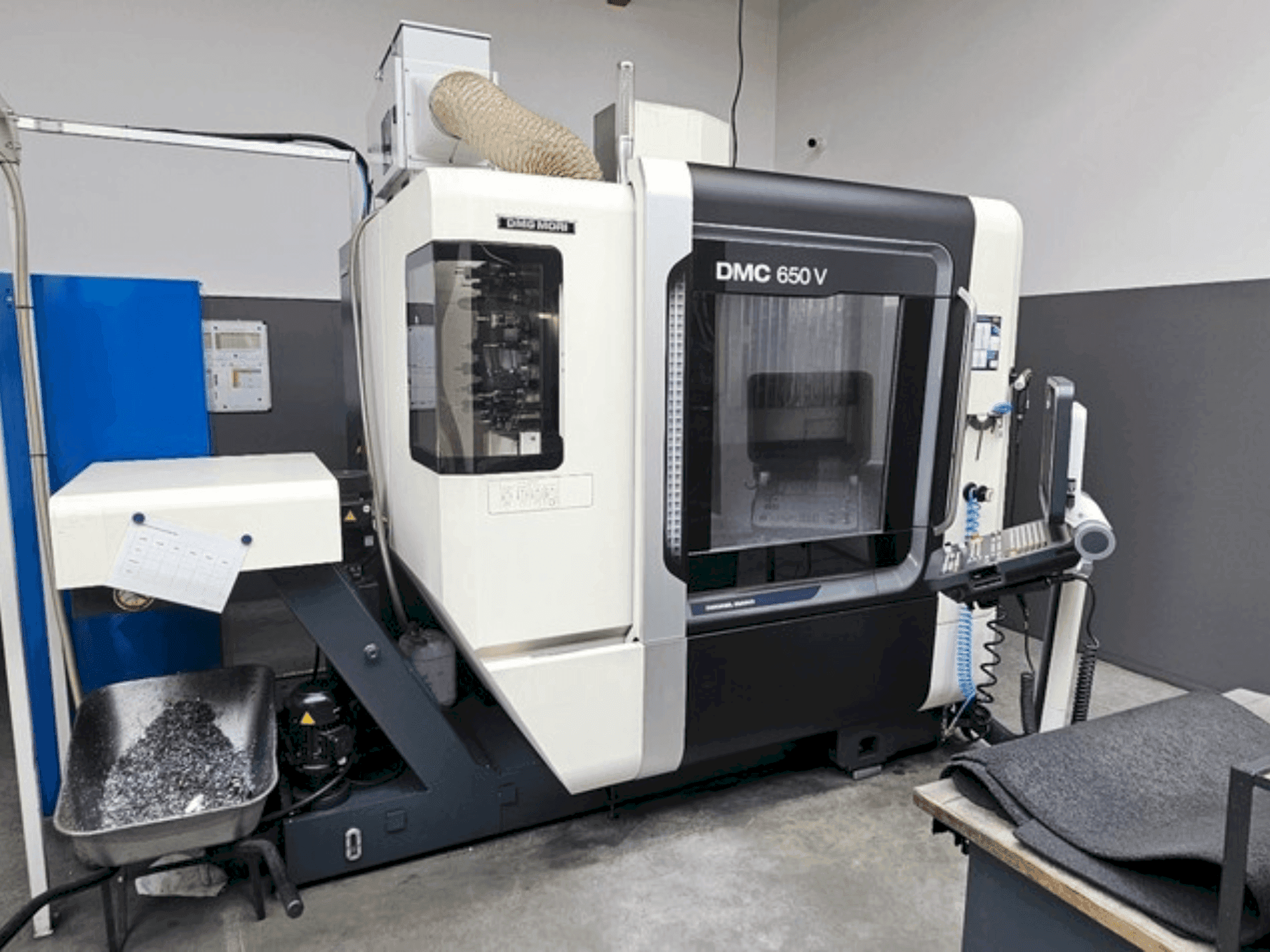 Makine DMG MORI DMC 650V - Önden görünüm