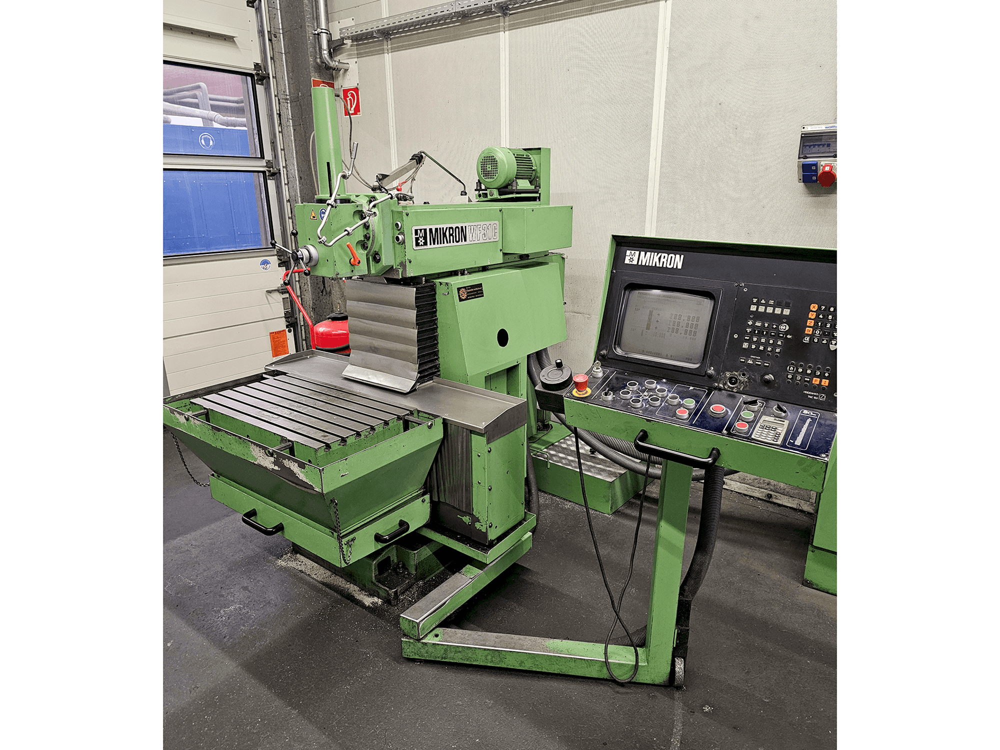 Makine MIKRON WF-31C - Önden görünüm
