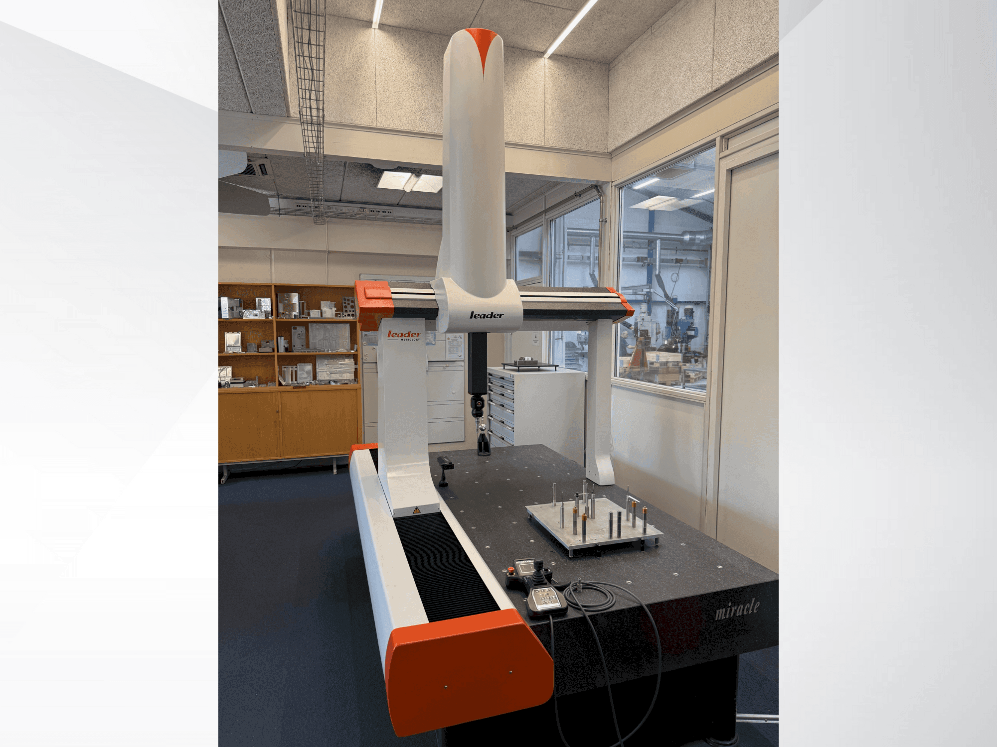 Makine LEADER Miracle NC8157 - Önden görünüm