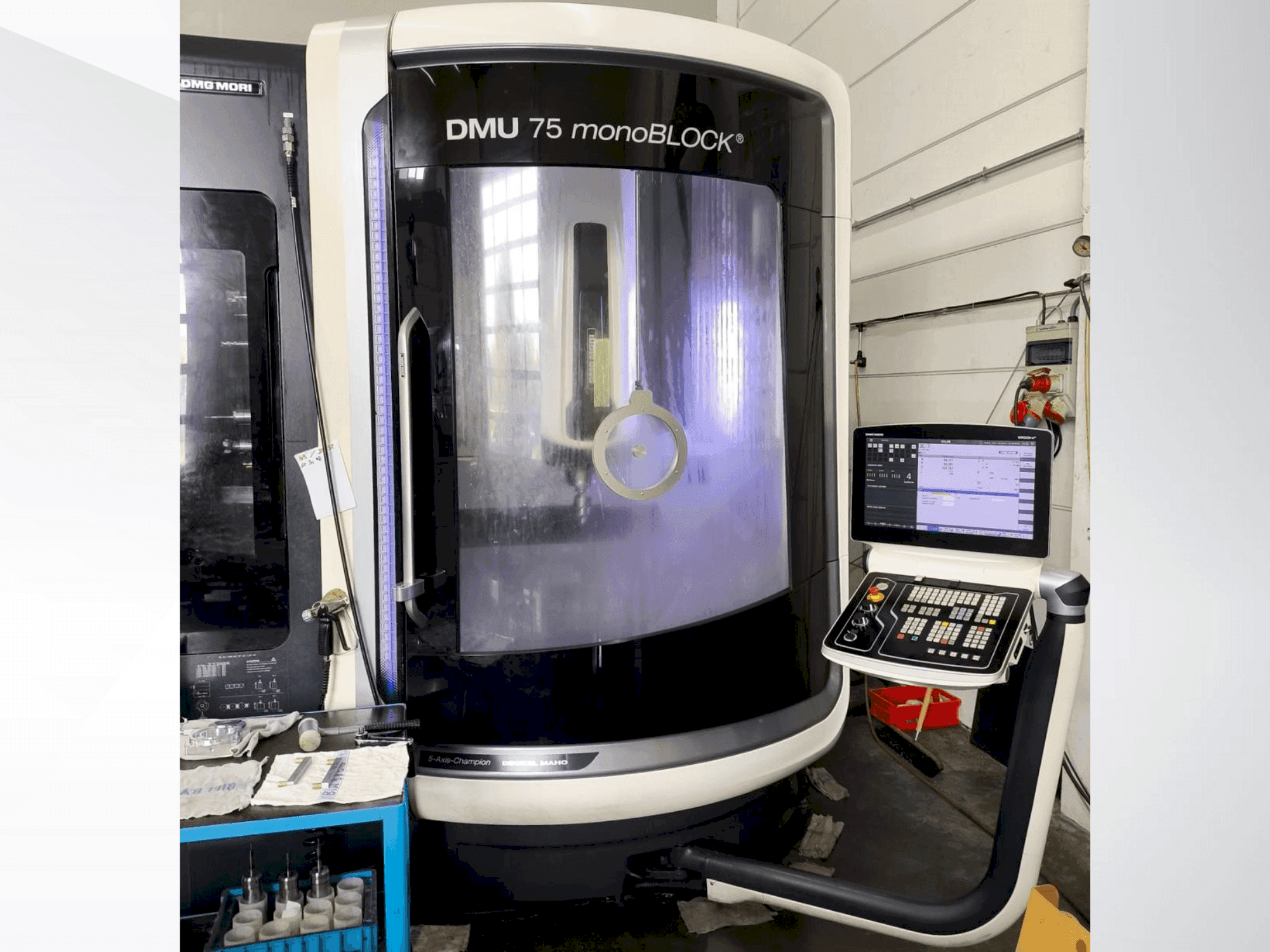 Makine DMG MORI DMU 75 monoBlock - Önden görünüm