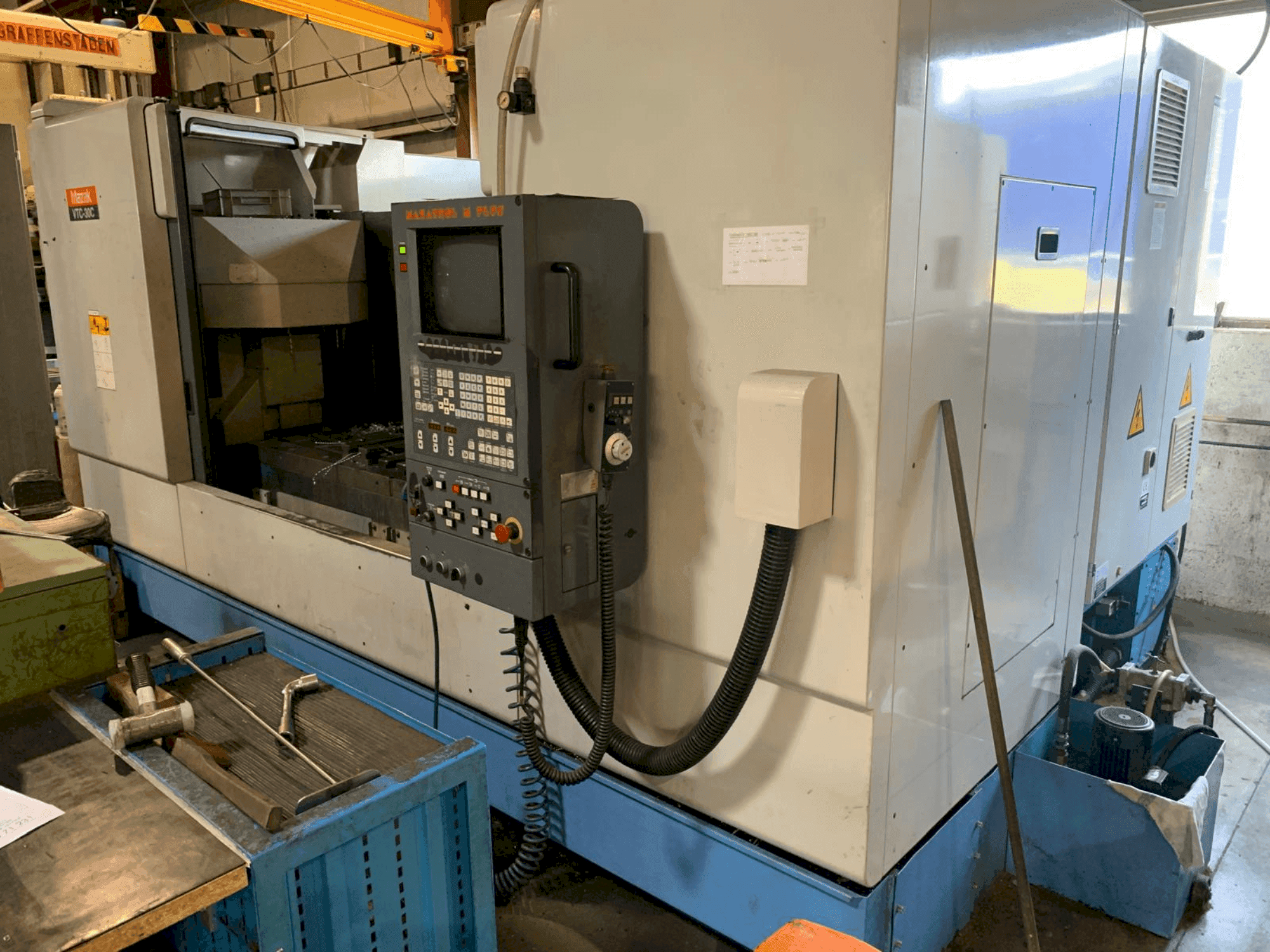 Makine Mazak VTC 30C - Önden görünüm