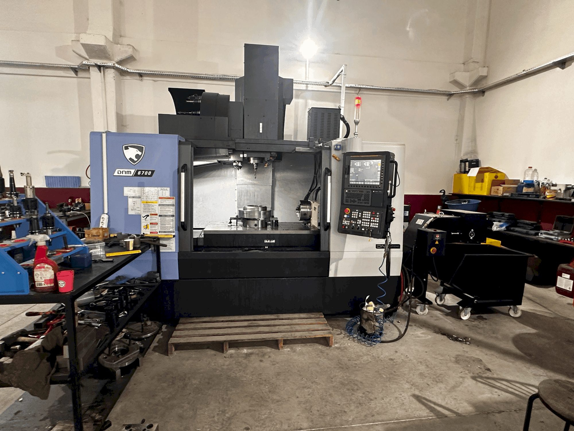 Makine DN SOLUTIONS Puma DNM 6700 - Önden görünüm