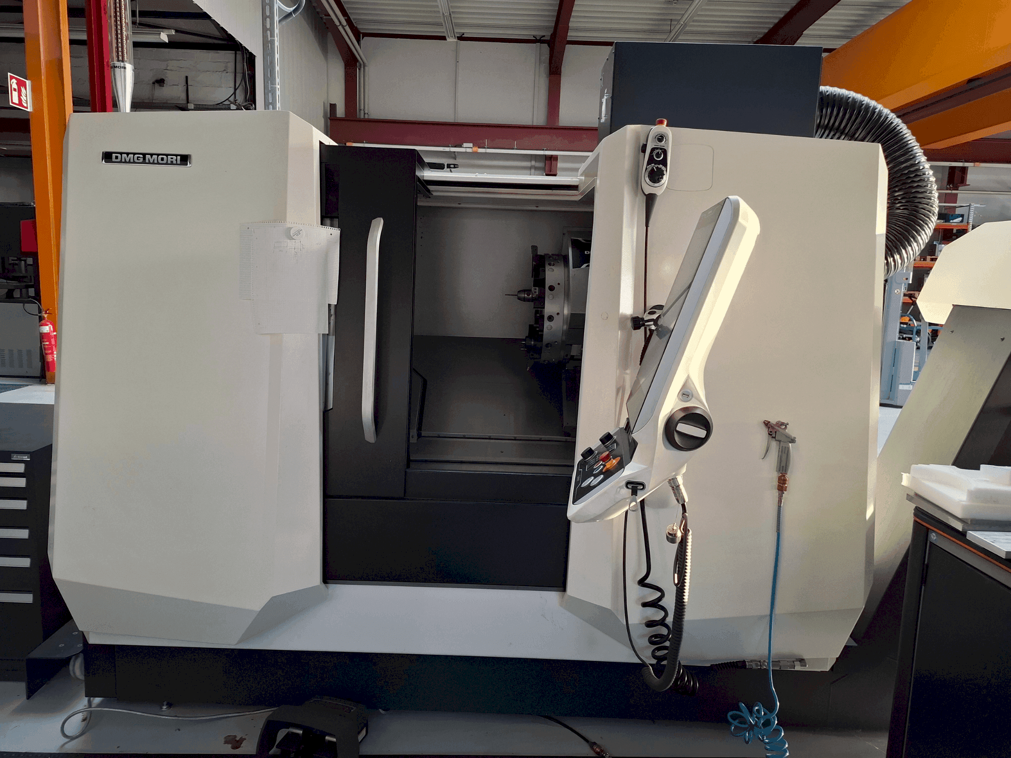 Makine DMG MORI CLX 350 V3 - Önden görünüm