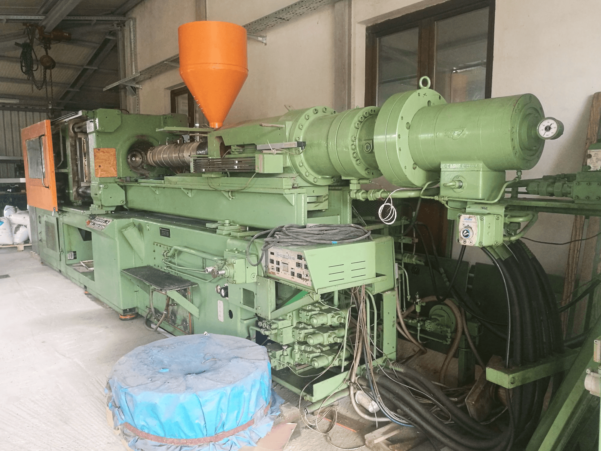 Makine Krauss Maffei - Sağdan görünüm 350S-2120