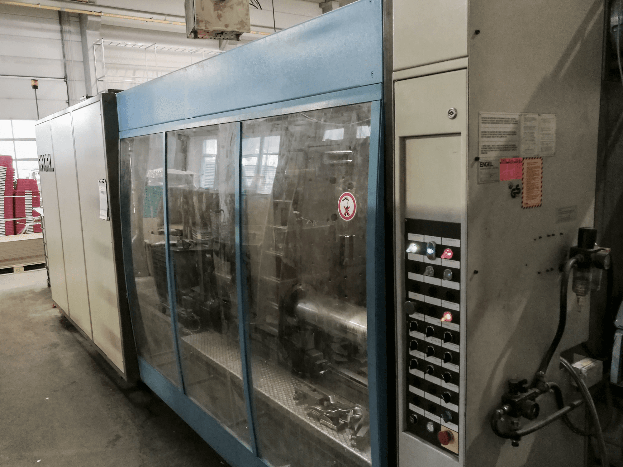 Makine ENGEL - Sağdan görünüm ES 7000/1200 B
