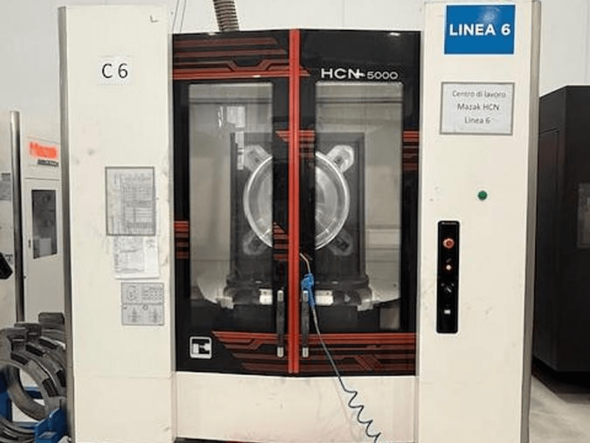 Mazak HCN-5000 yatay işleme merkezi; kontrol paneli, geniş iş mili alanı ve çalışma alanı detaylarını gösteren önden görünüm.