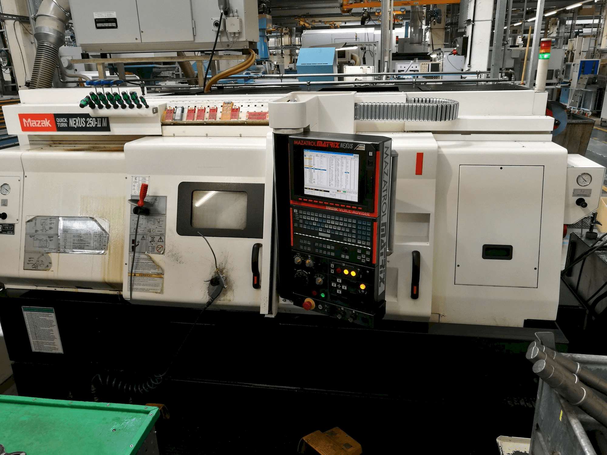 Makine Mazak Quickturn Nexus 250-II M - Önden görünüm