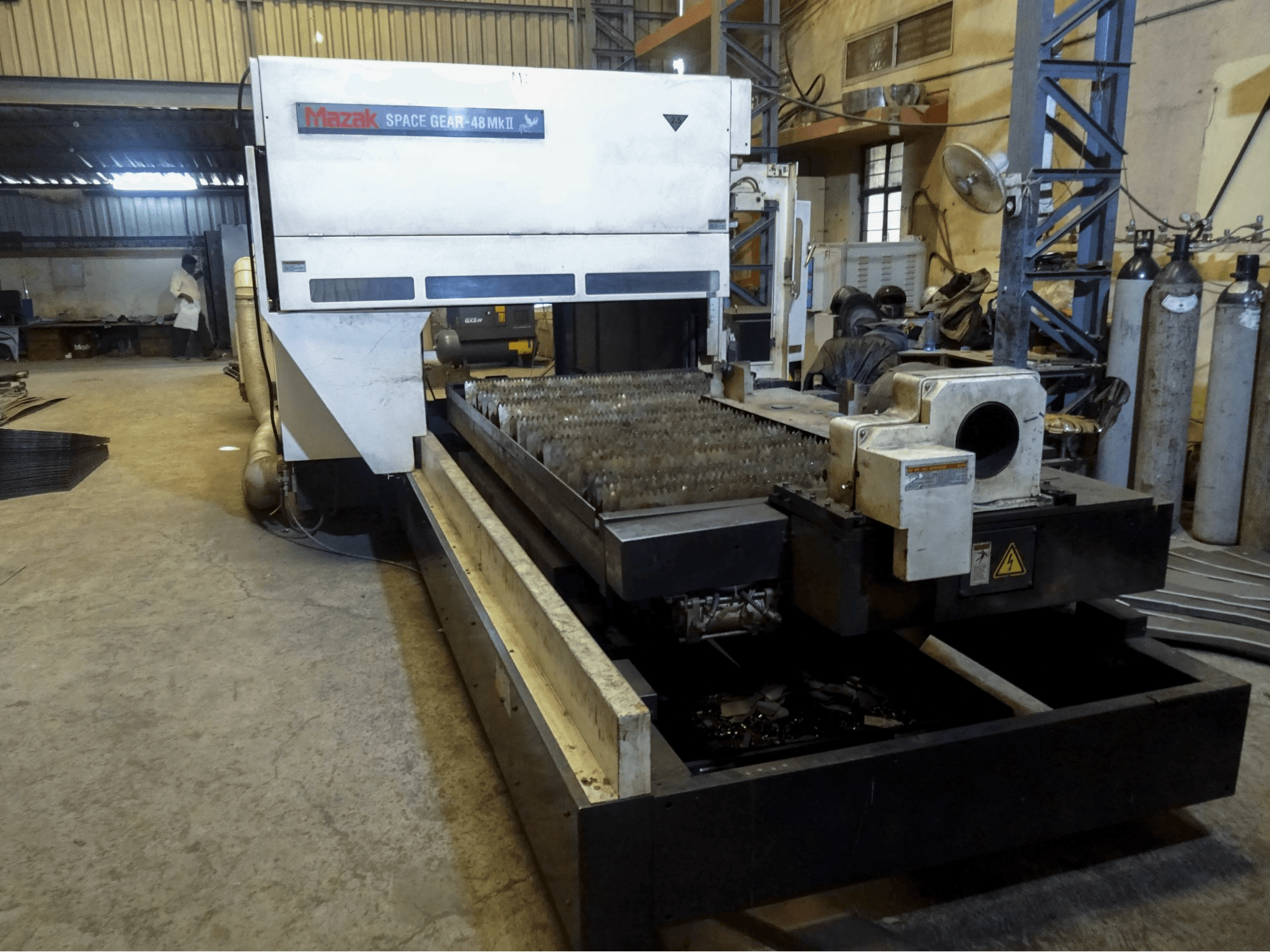 Makine 1 Mazak - Sol görünüm SPACE GEAR-48 MKII