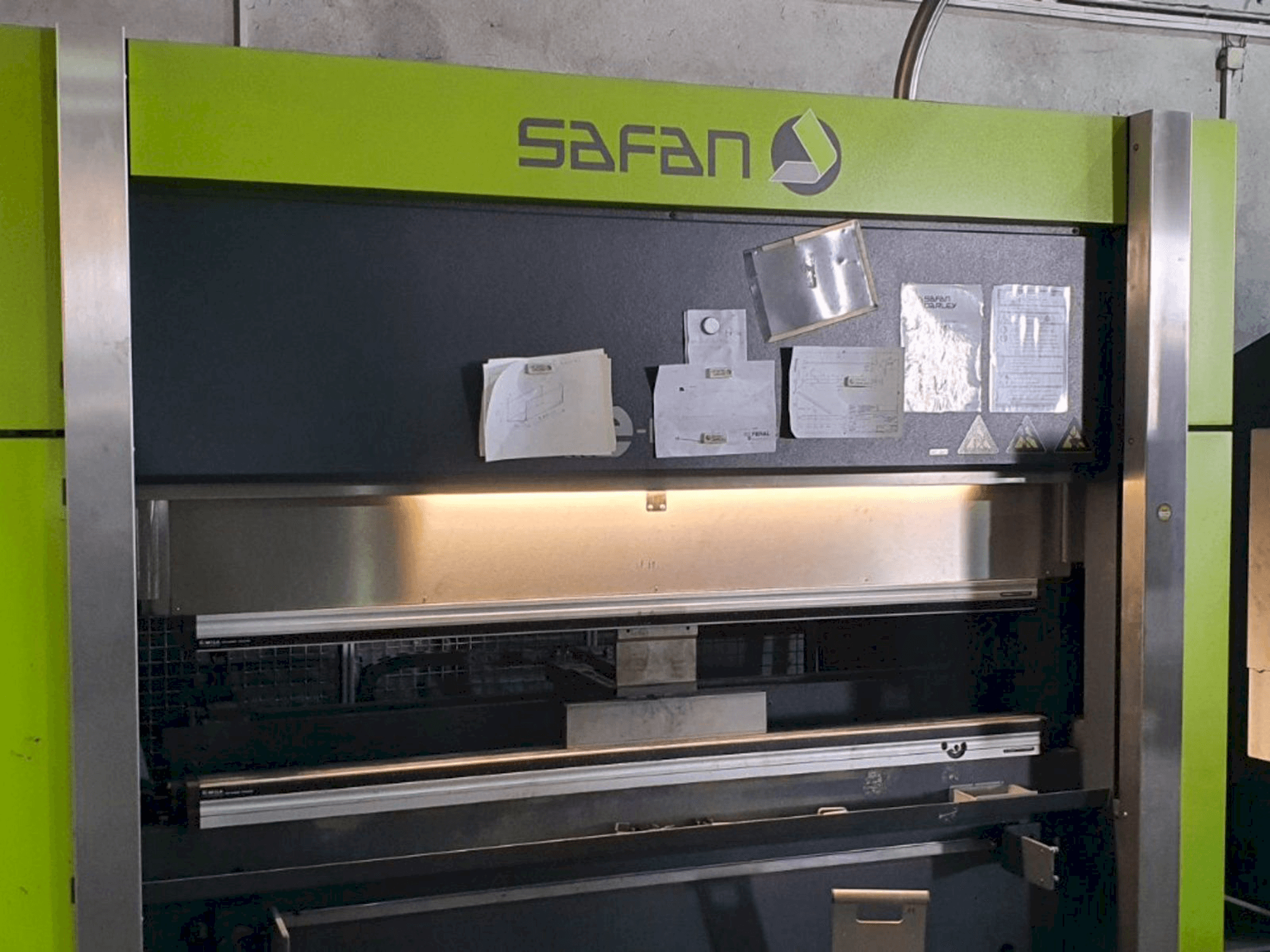 Makine Safan E-brake 50-2050 - Önden görünüm