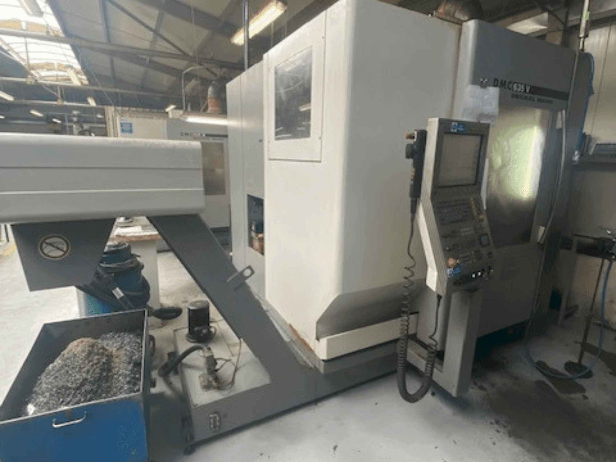 Makine DMG DECKEL MAHO DMC 635V - Önden görünüm