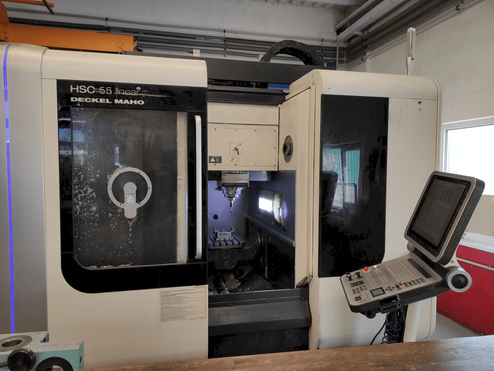 Makine DMG Deckel Maho HSC 55 linear - Önden görünüm