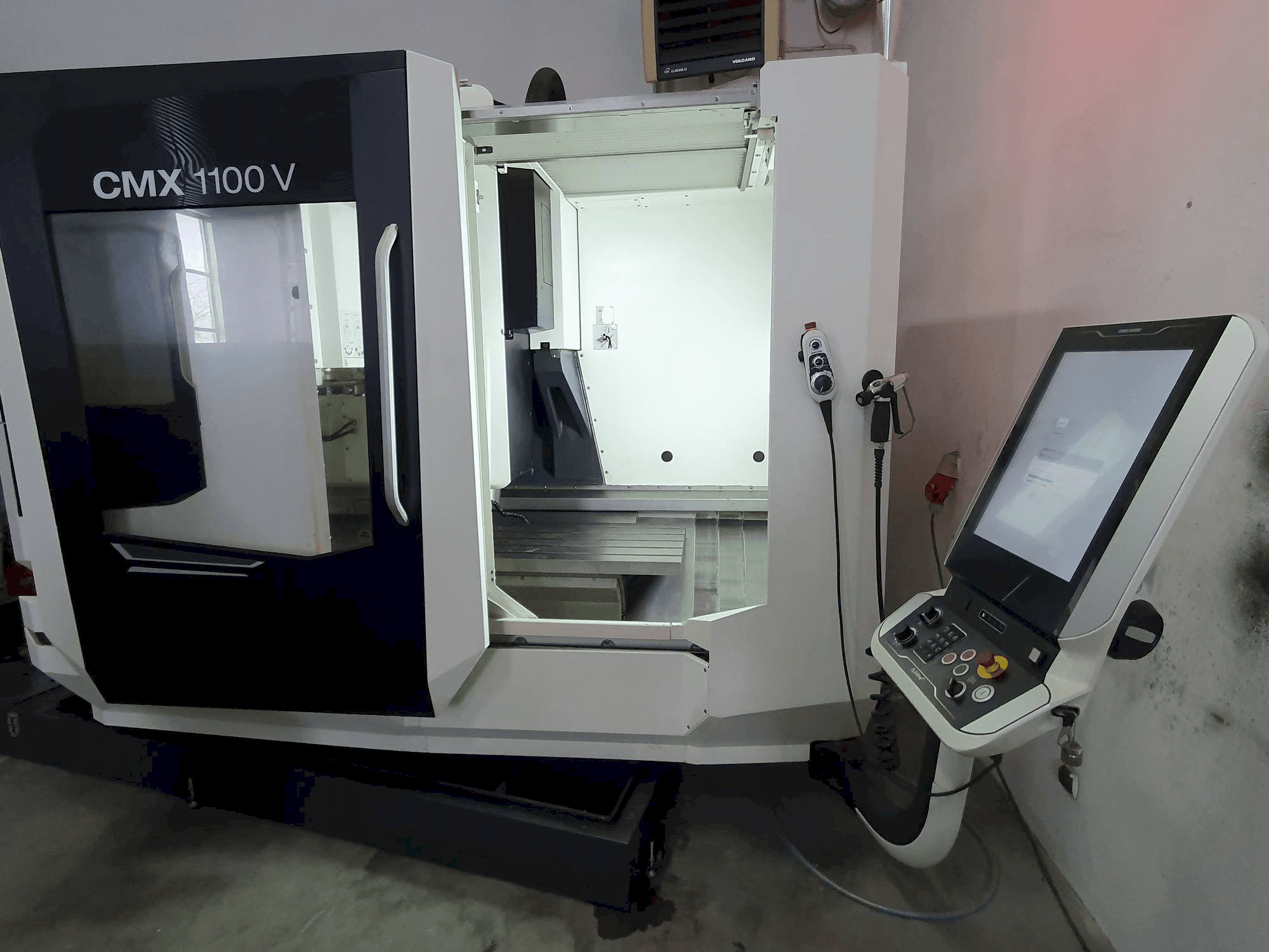 Makine DMG MORI CMX 1100 V - Önden görünüm