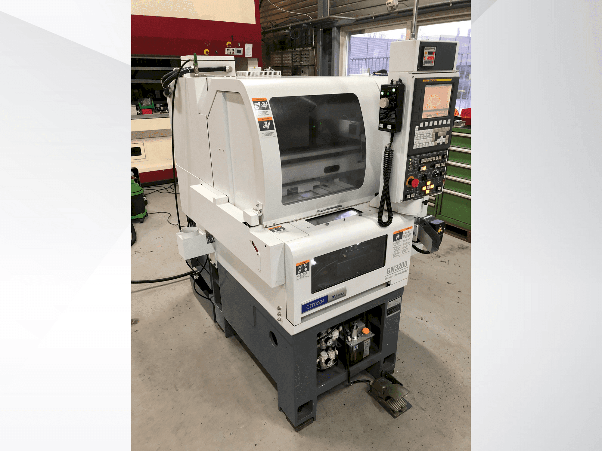 Makine Citizen Miyano GN-3200 - Önden görünüm